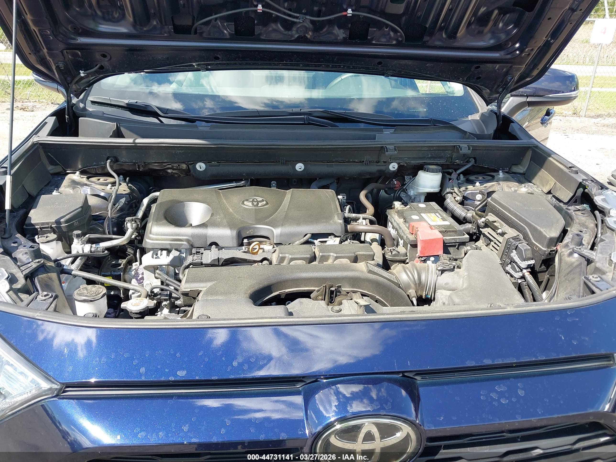 TOYOTA RAV4 image 10