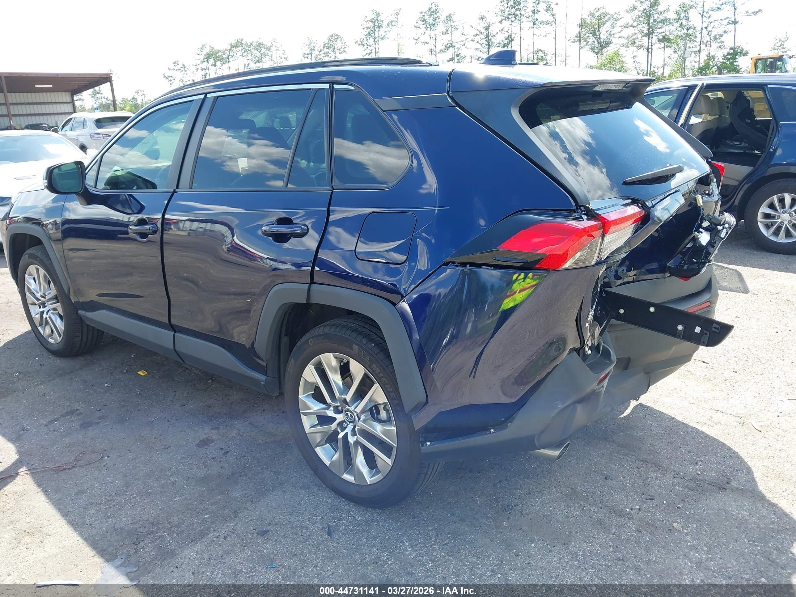 TOYOTA RAV4 image 3