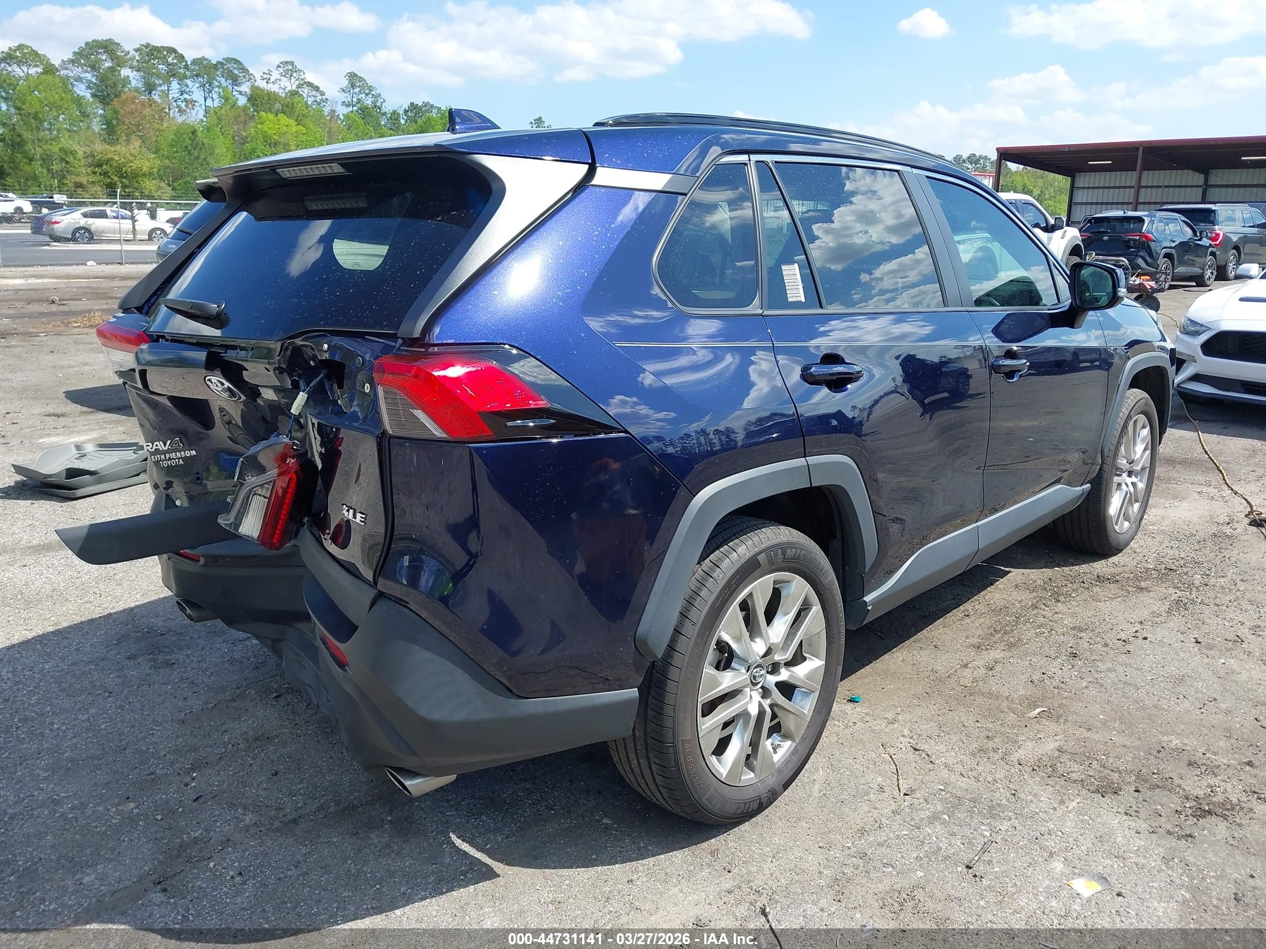 TOYOTA RAV4 image 4