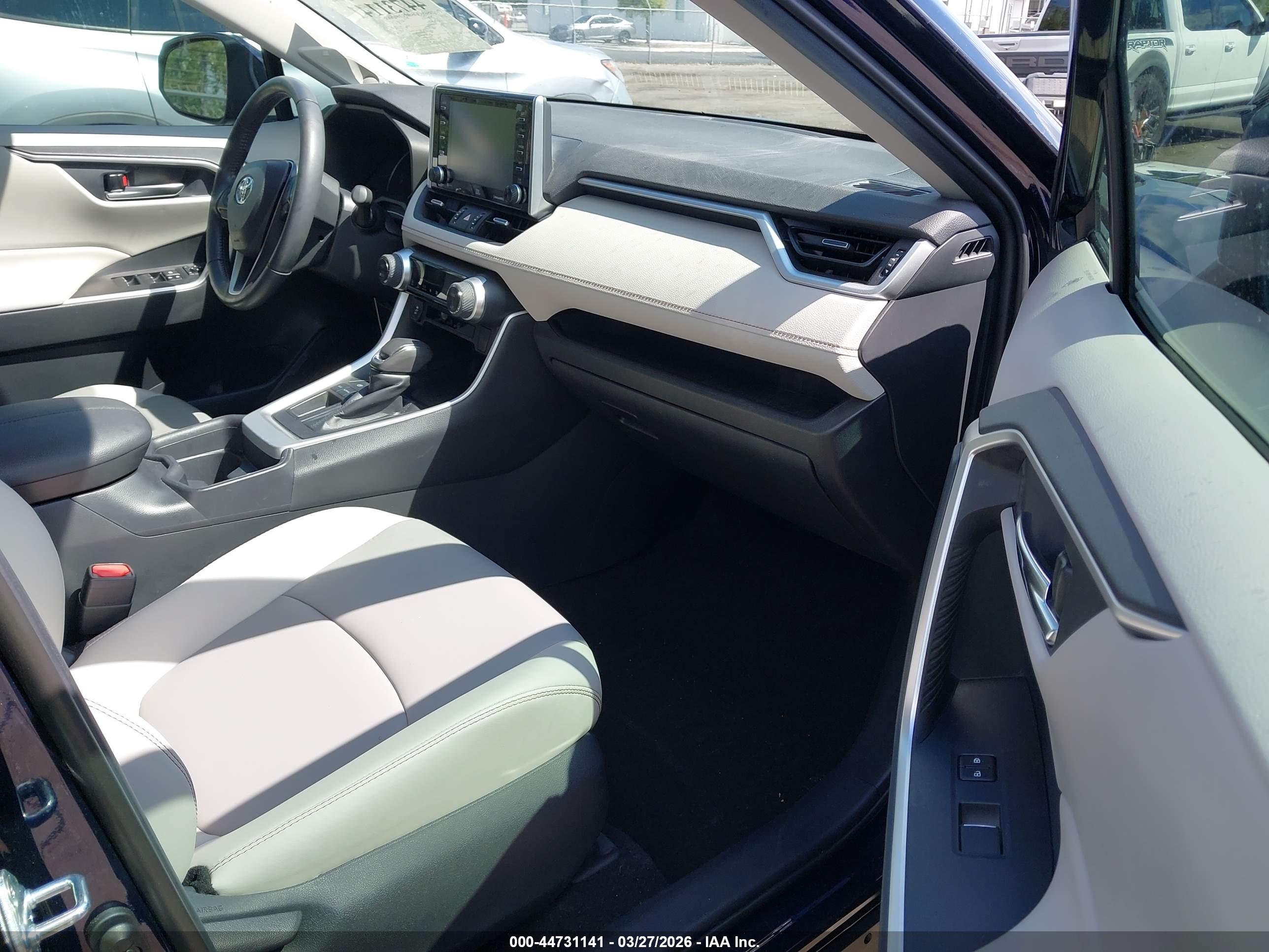 TOYOTA RAV4 image 5