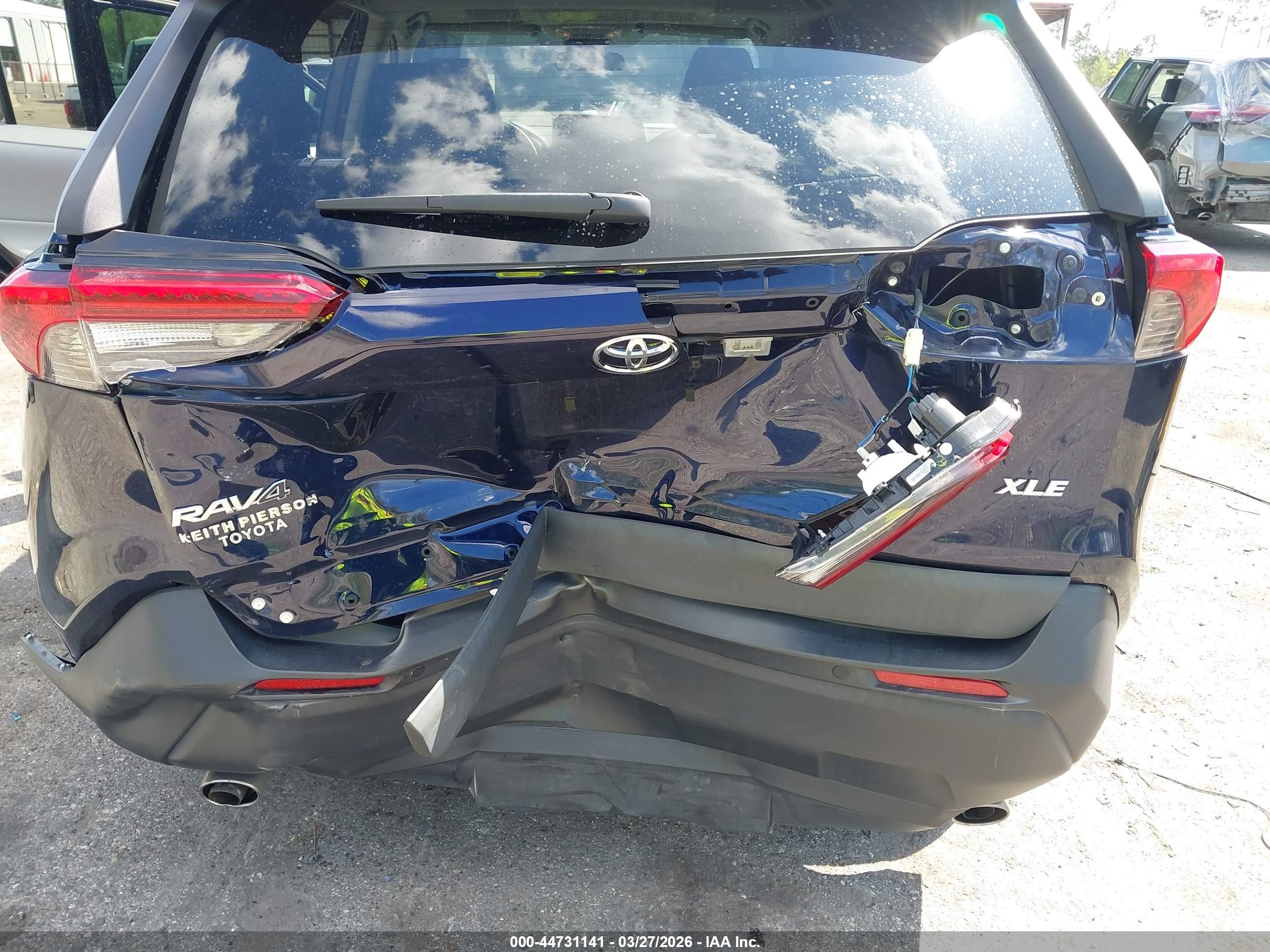 TOYOTA RAV4 image 6