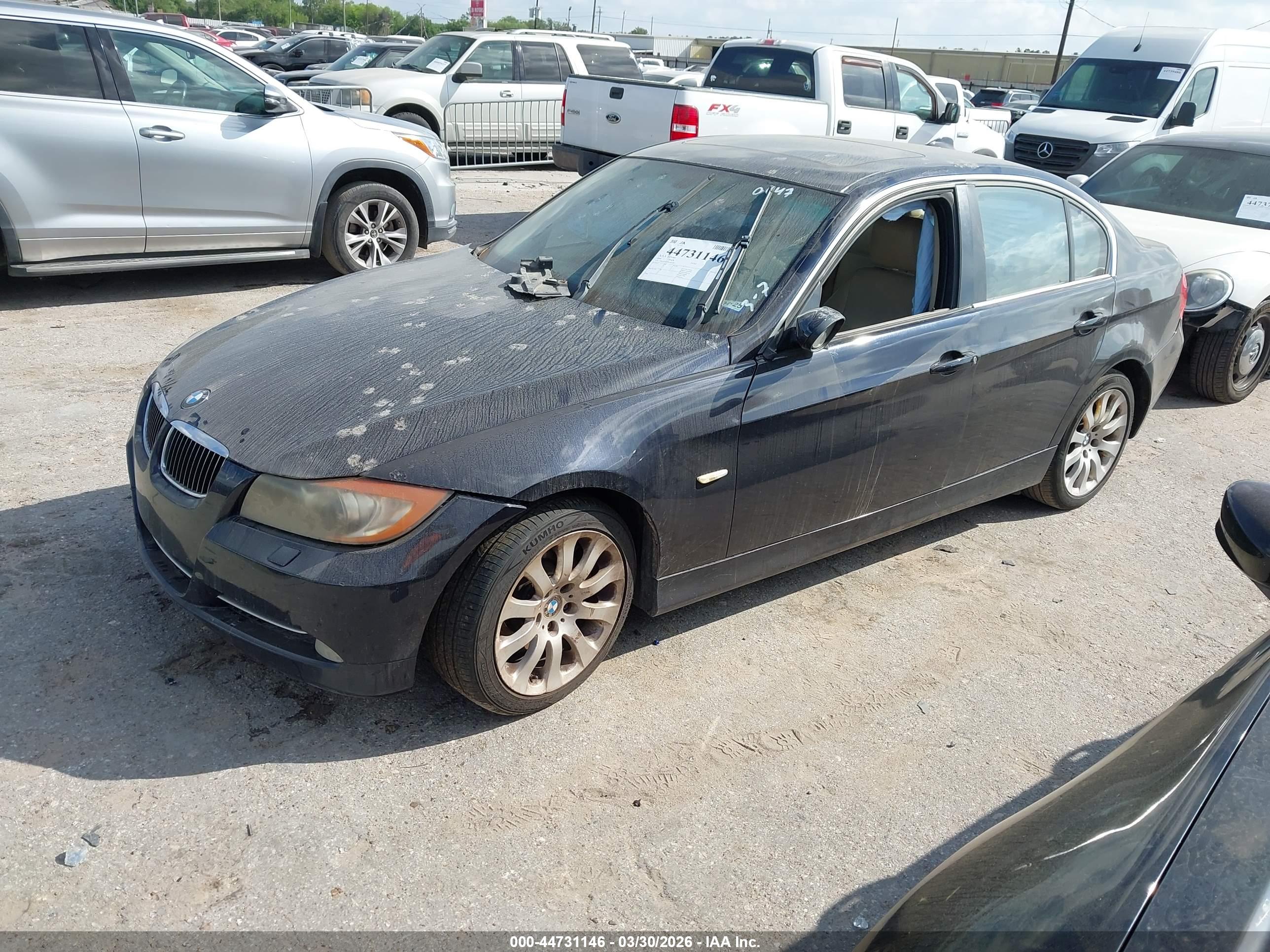 BMW 335XI image 2