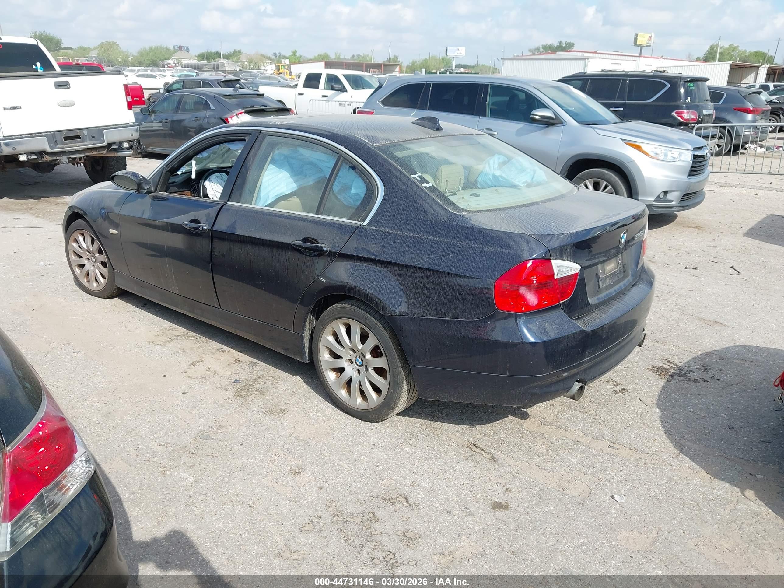 BMW 335XI image 3