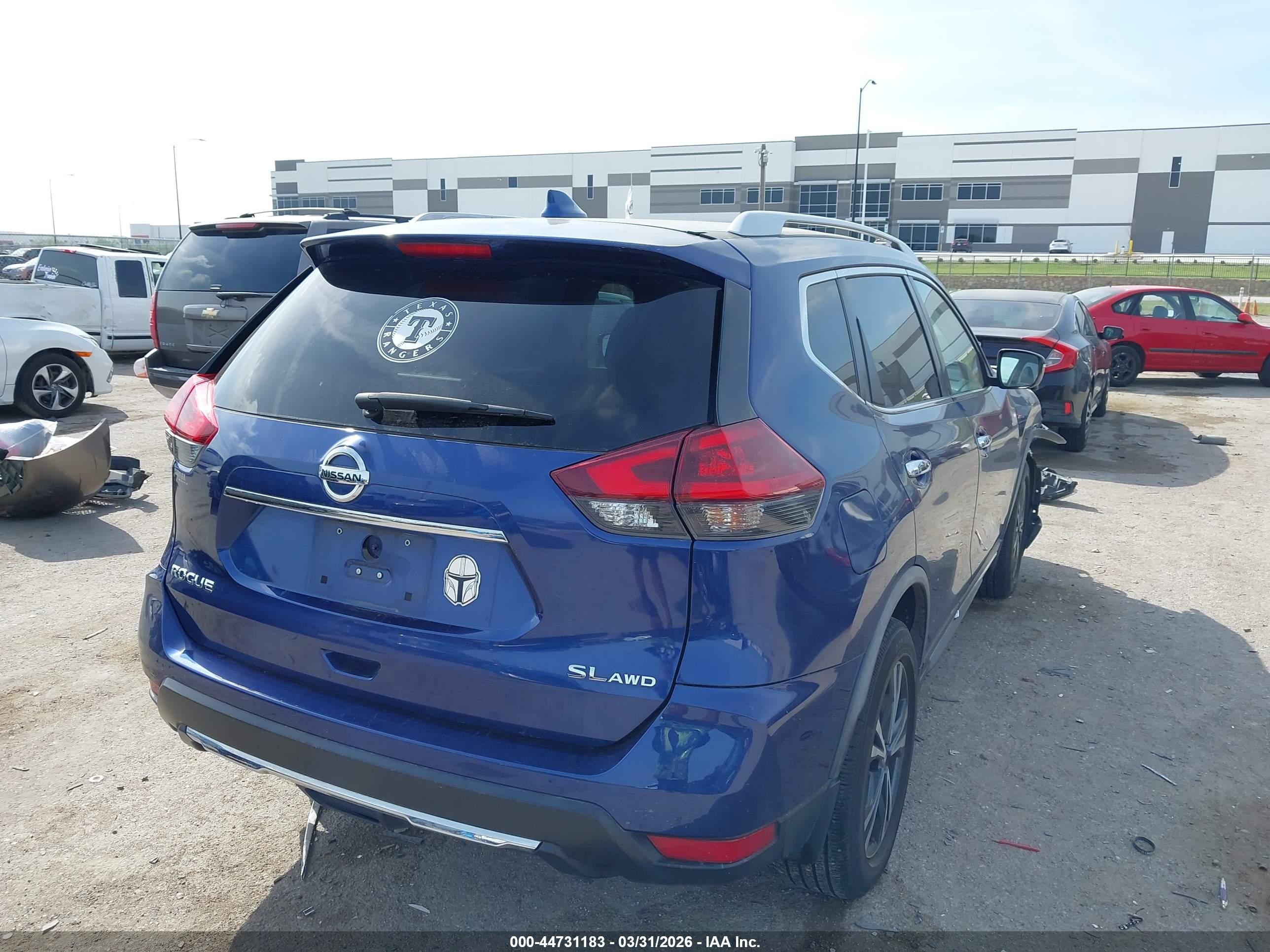 NISSAN ROGUE image 4