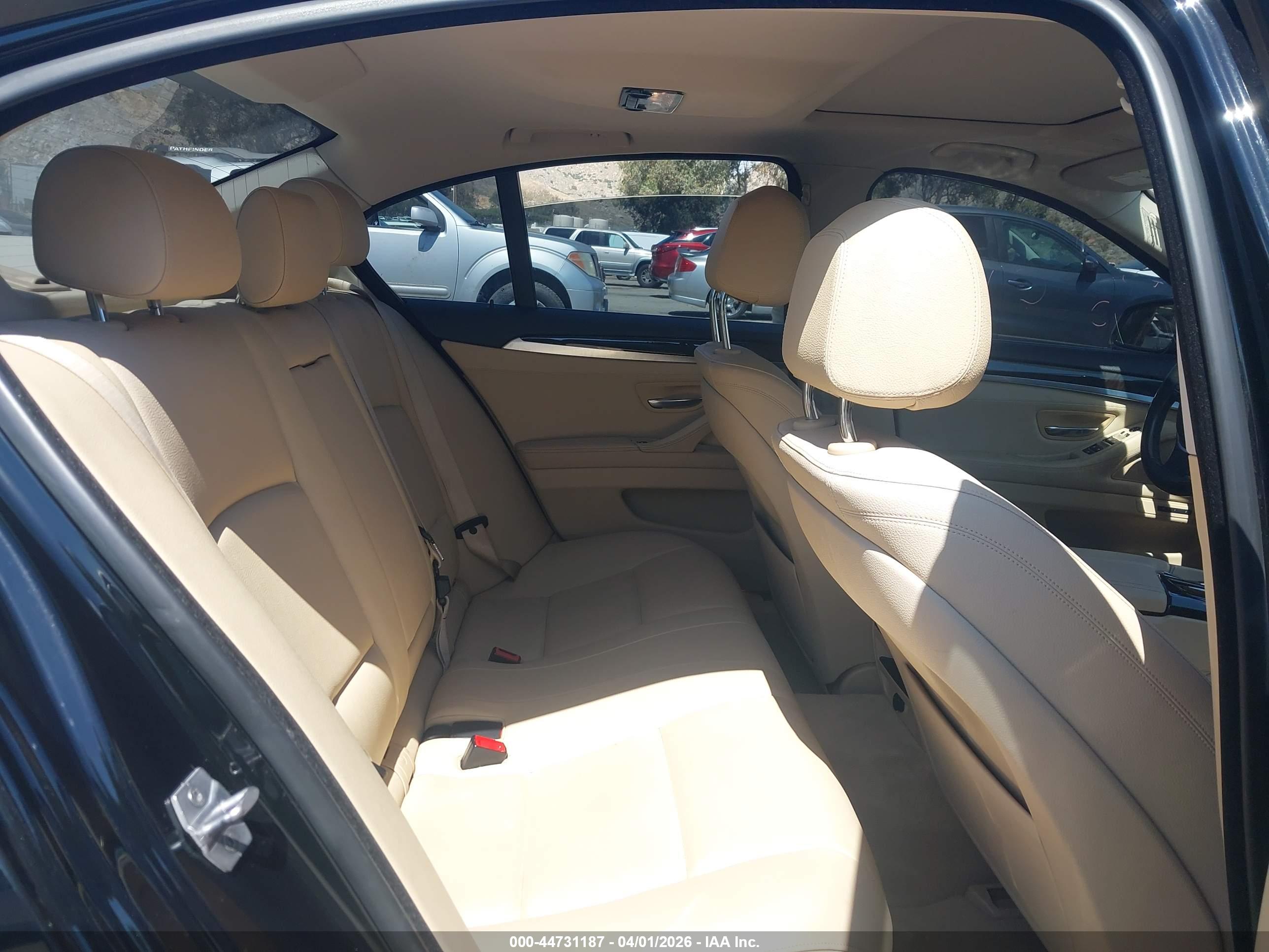 BMW 528I image 8