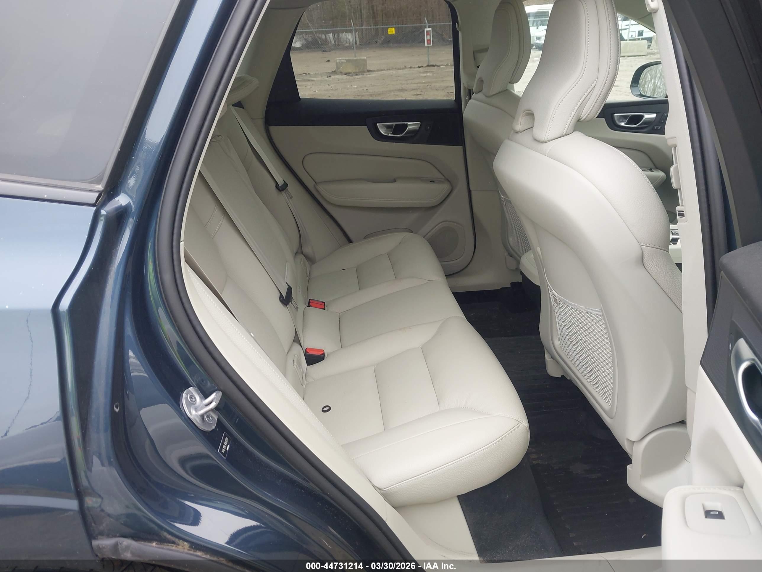 VOLVO XC60 image 8