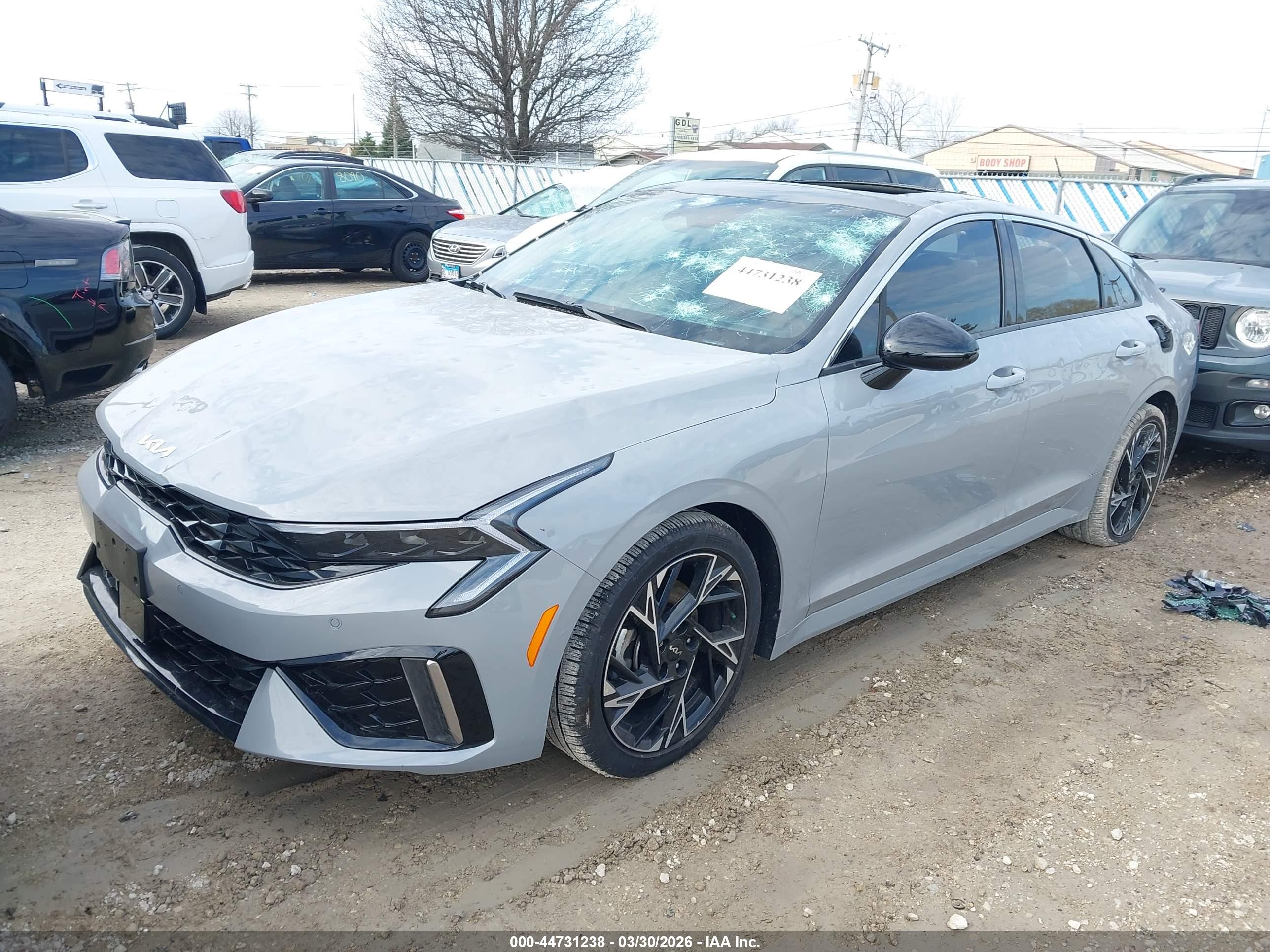 KIA K5 image 2
