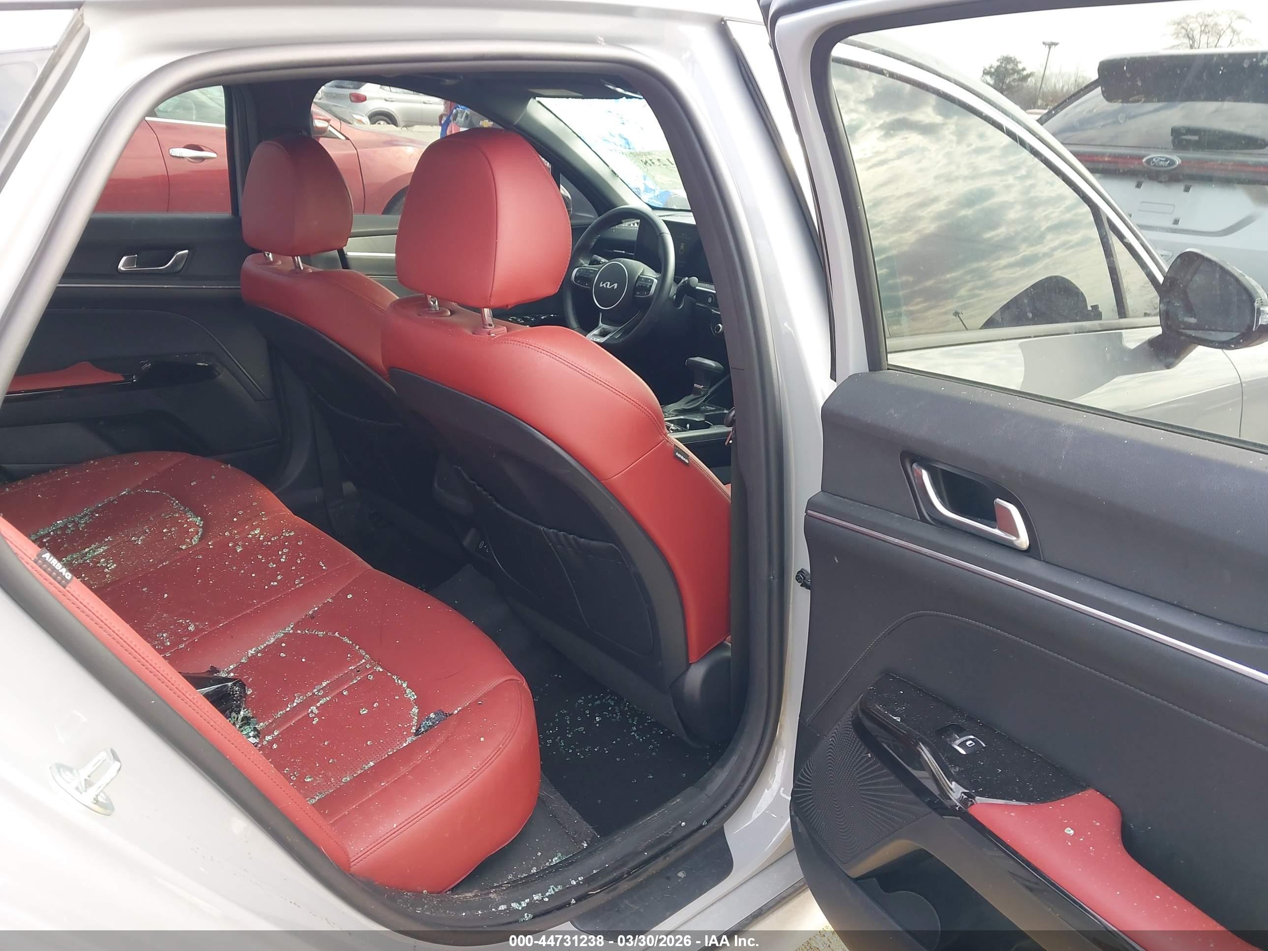 KIA K5 image 8
