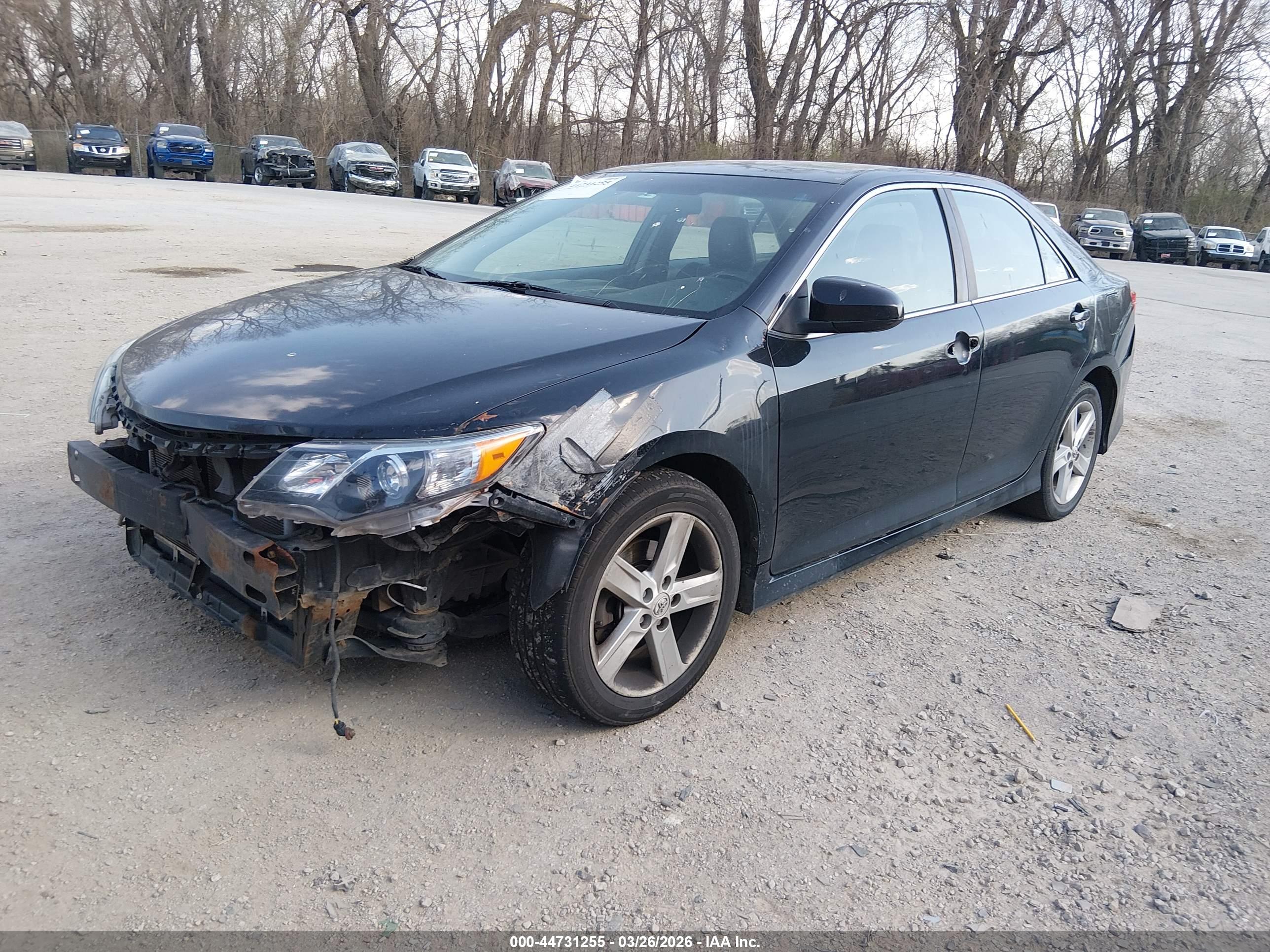 TOYOTA CAMRY image 2