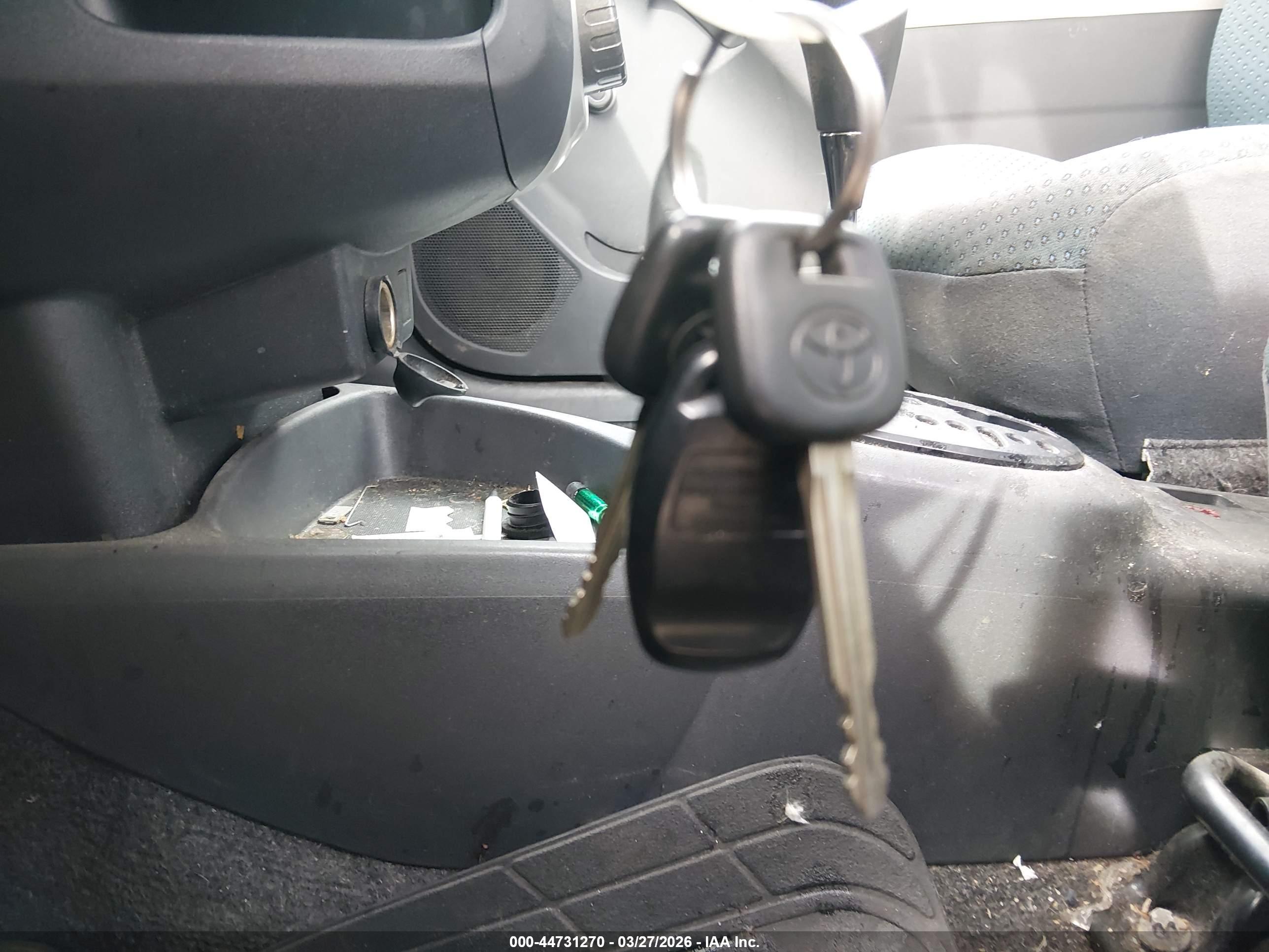 TOYOTA YARIS image 11