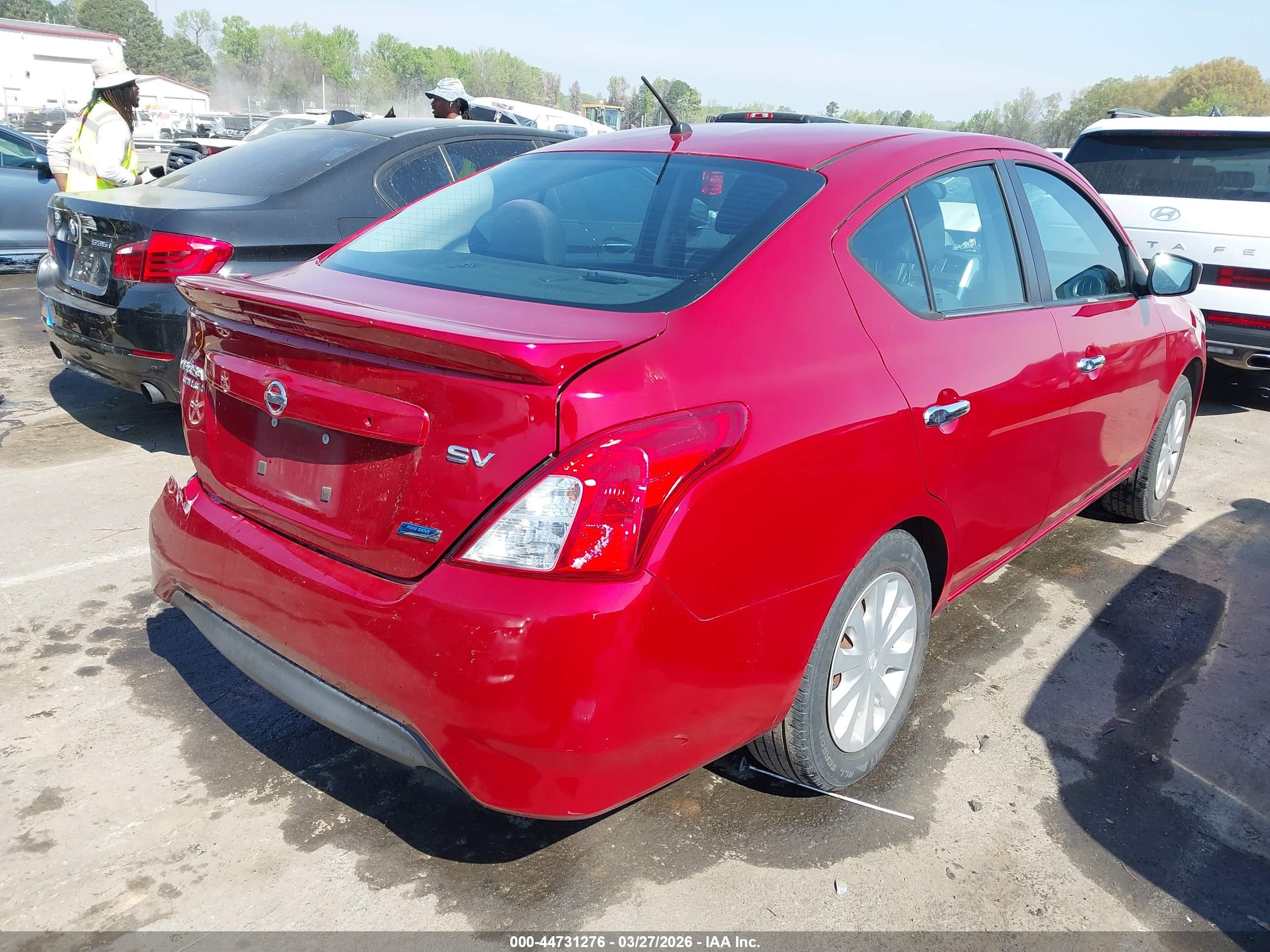 NISSAN VERSA image 4
