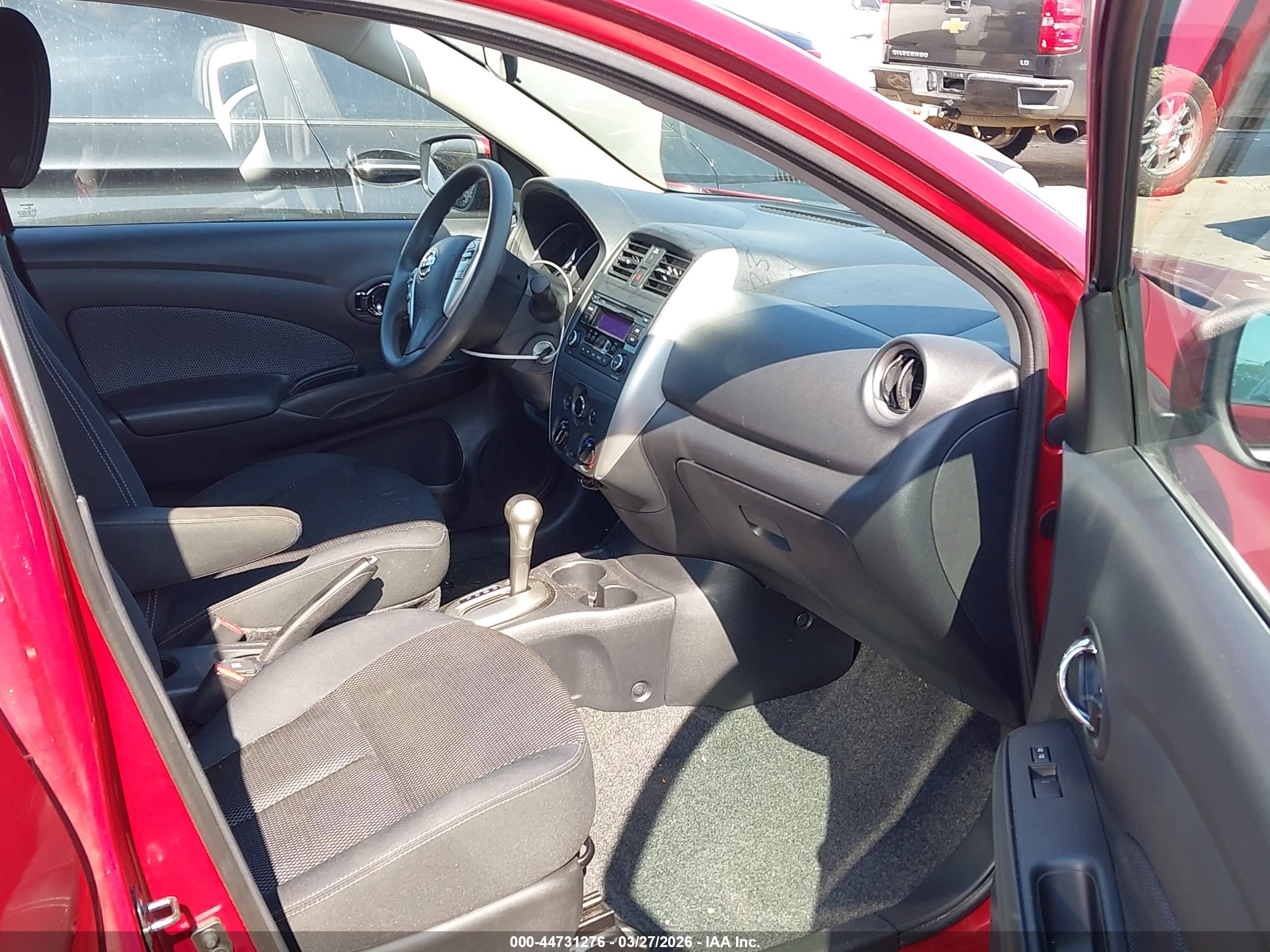 NISSAN VERSA image 5