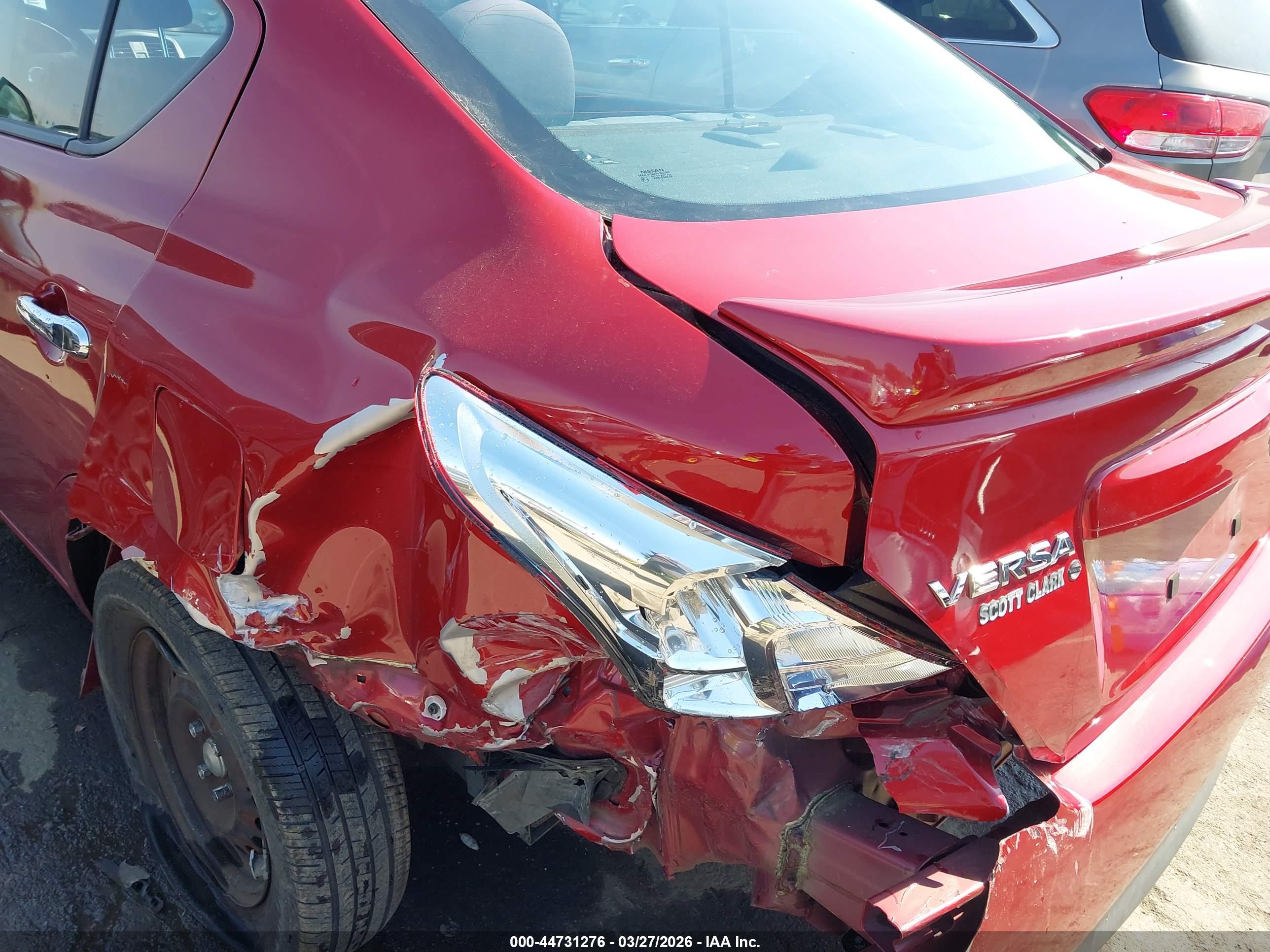 NISSAN VERSA image 6