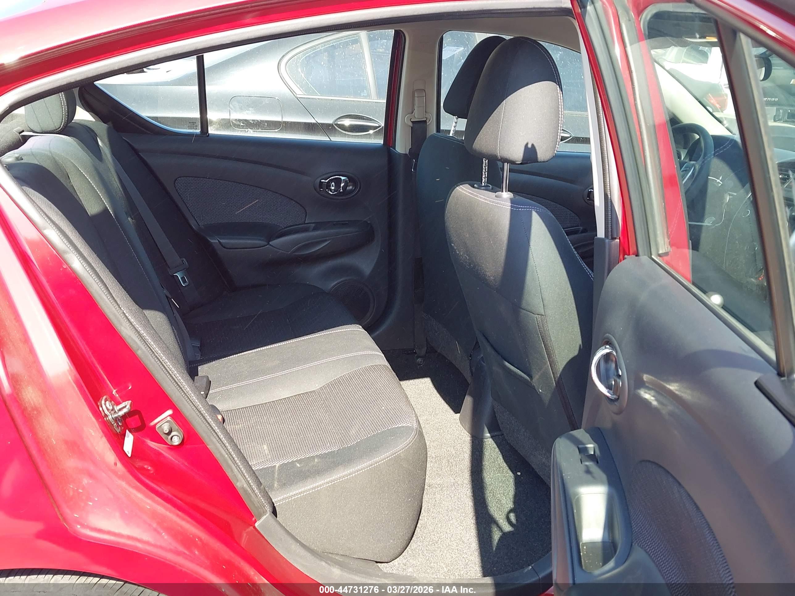NISSAN VERSA image 8