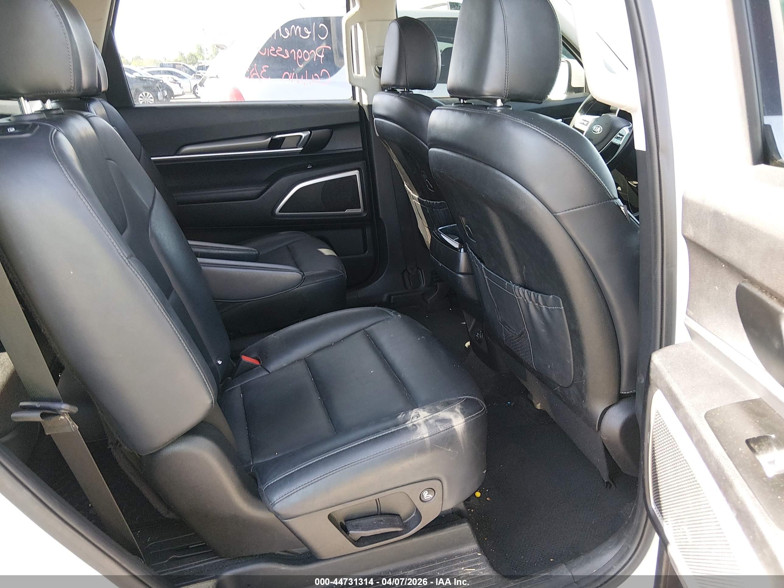 KIA TELLURIDE image 8