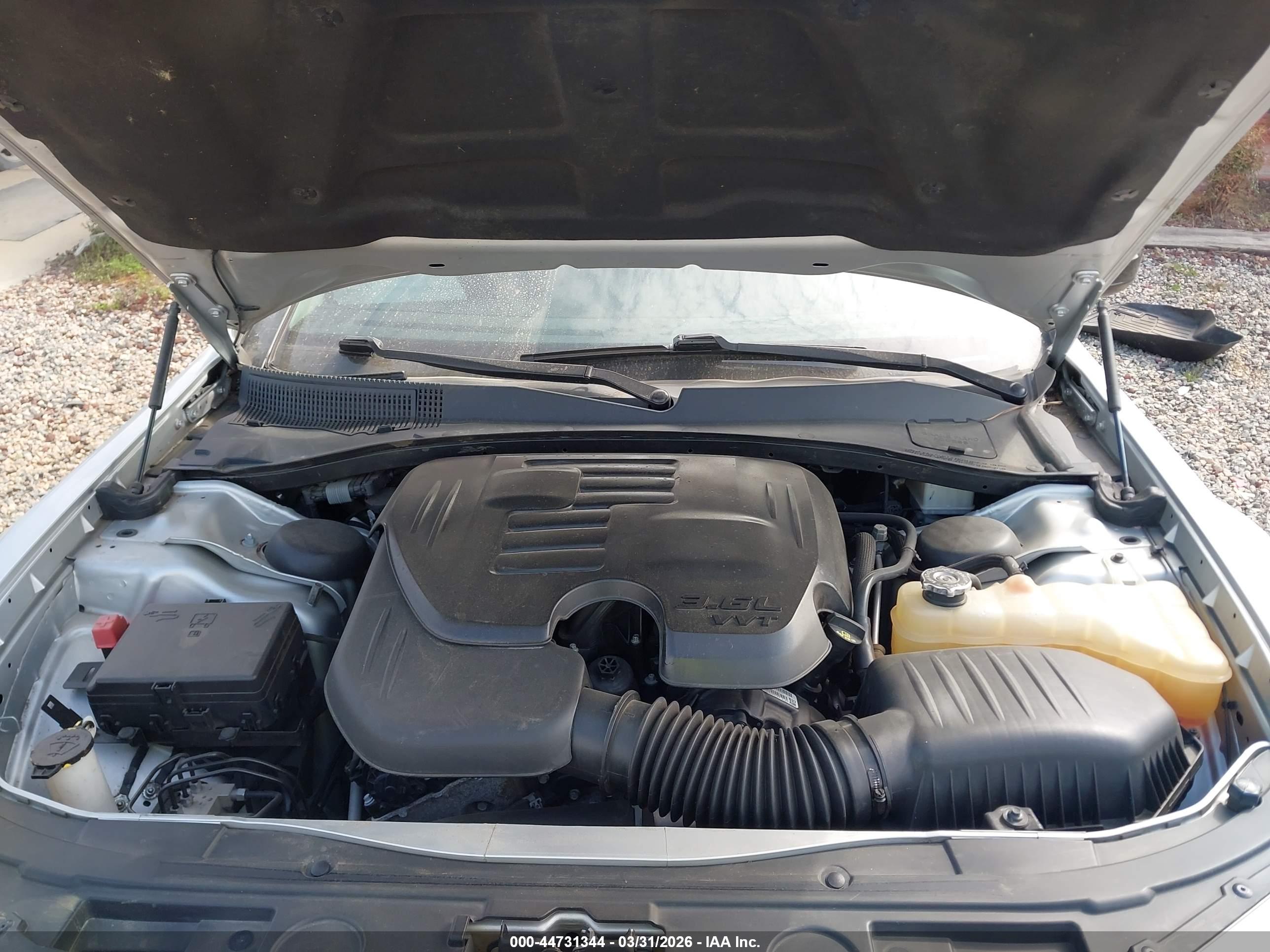 CHRYSLER 300 image 10
