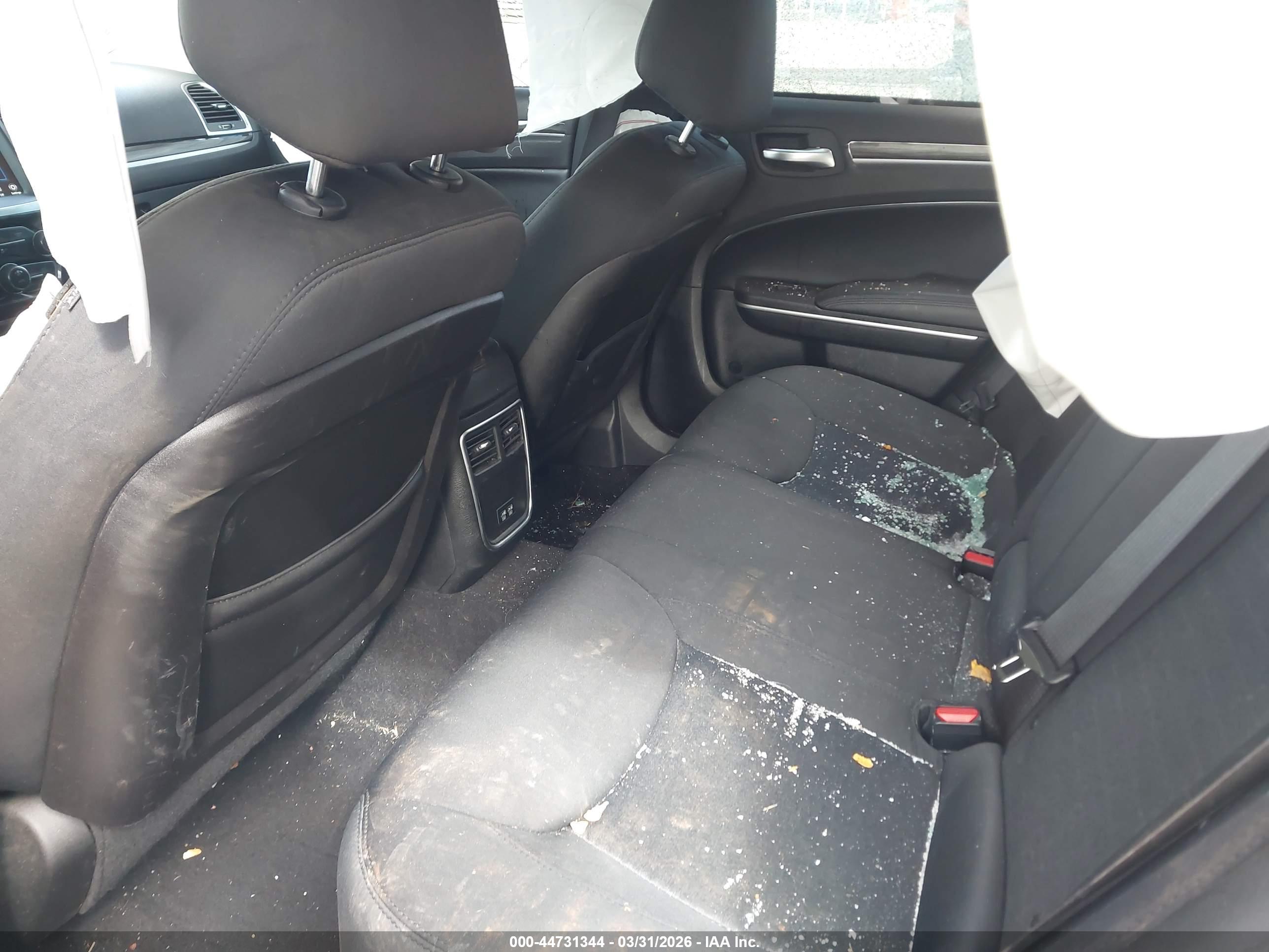 CHRYSLER 300 image 8