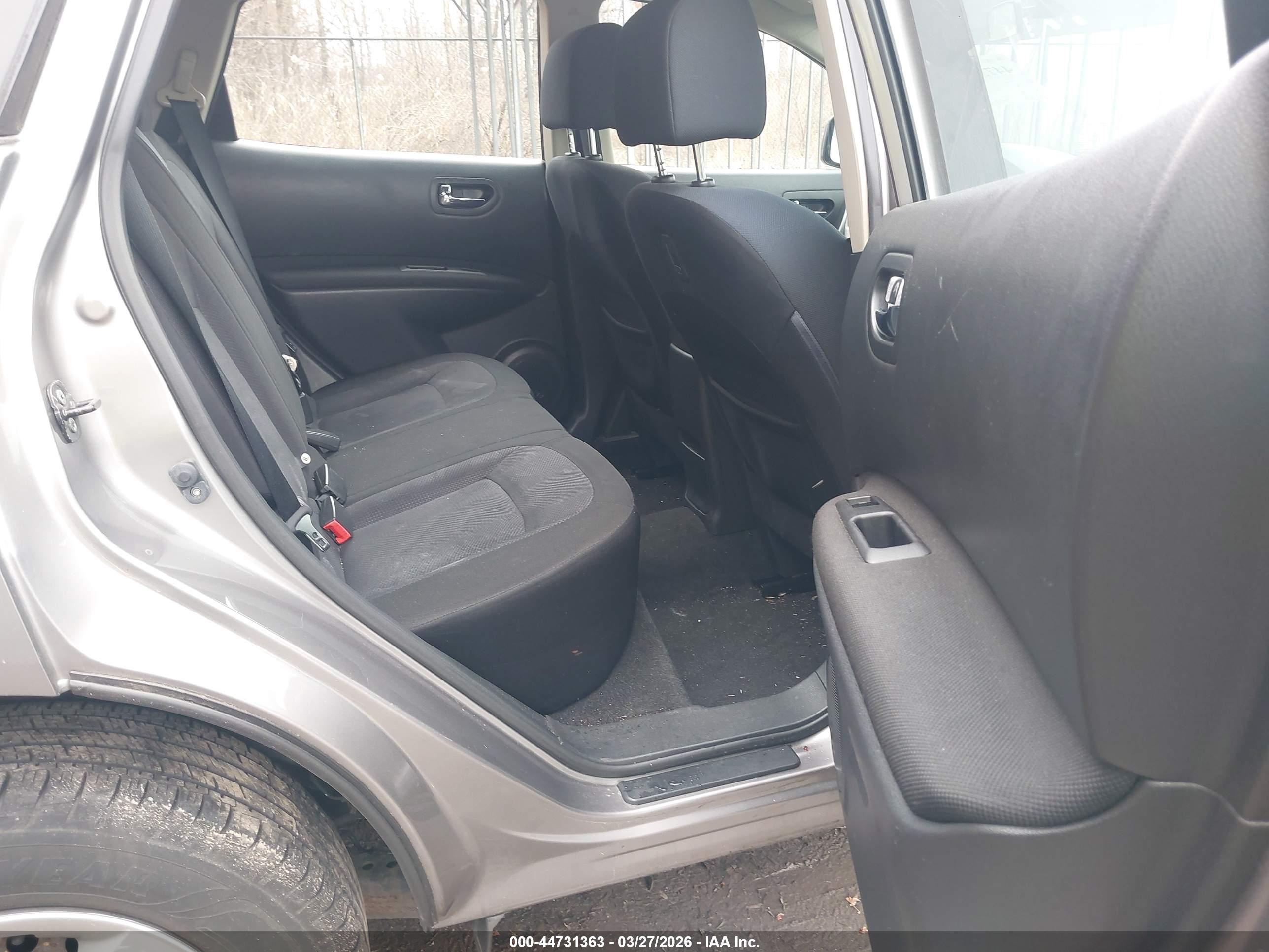 NISSAN ROGUE image 8