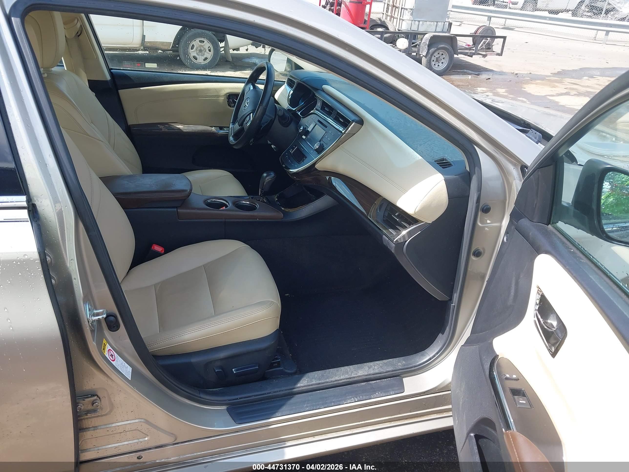 TOYOTA AVALON image 5
