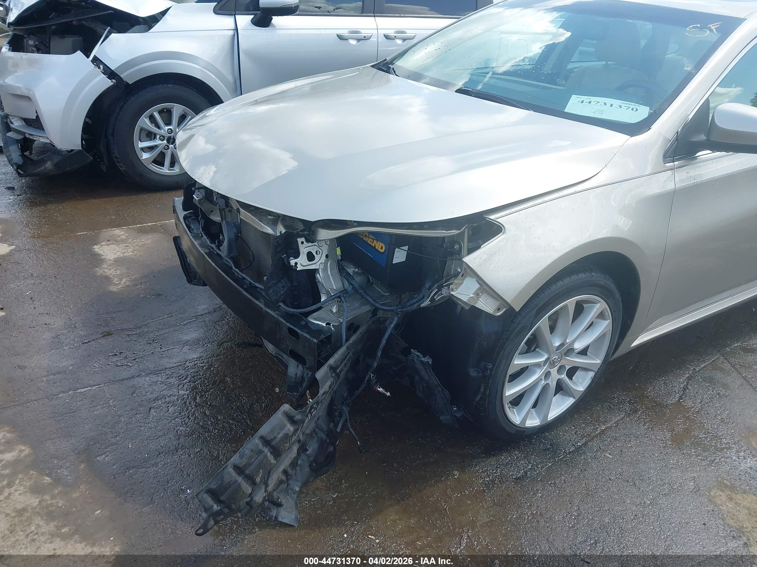 TOYOTA AVALON image 6