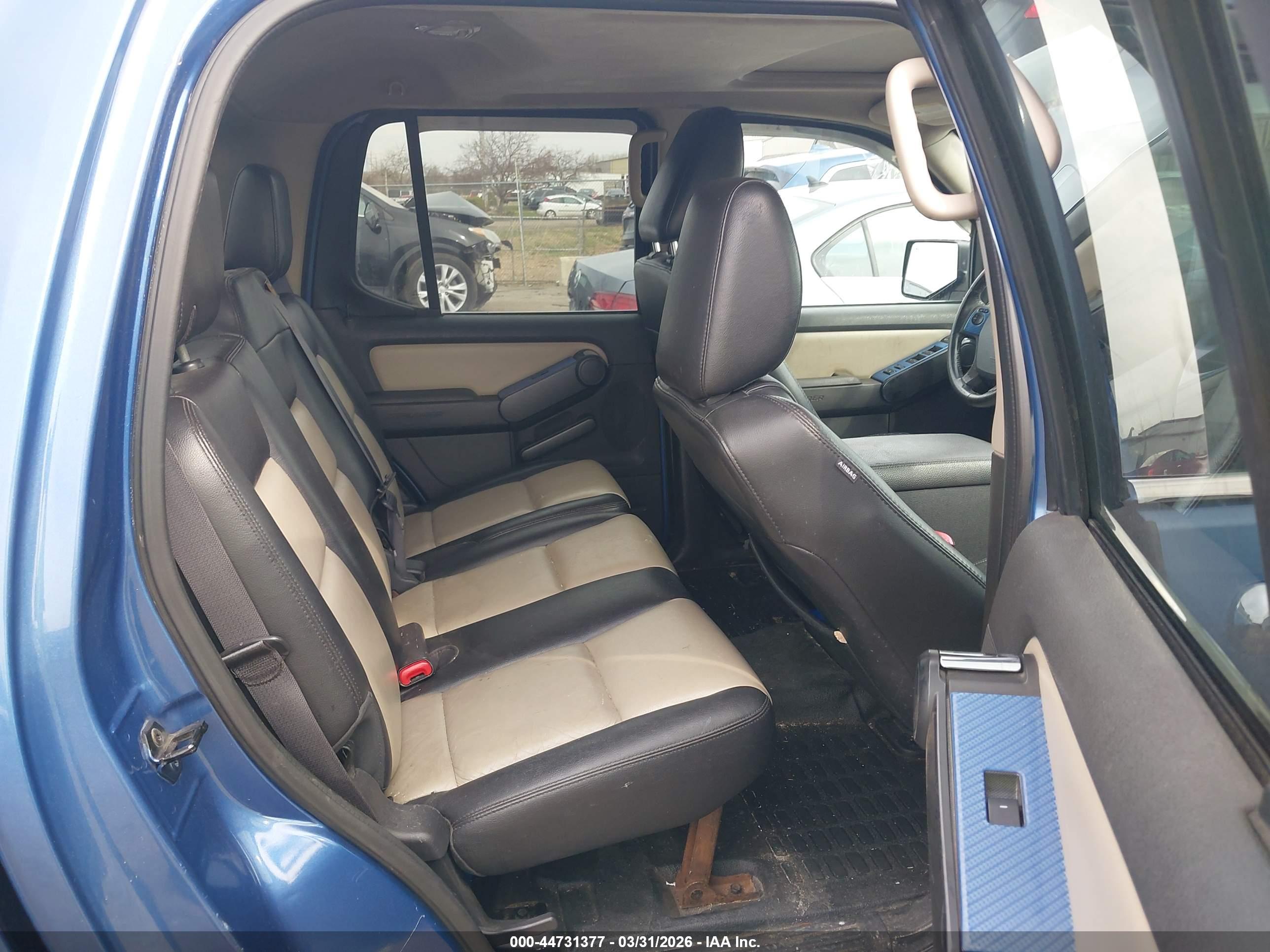 FORD EXPLORER image 8