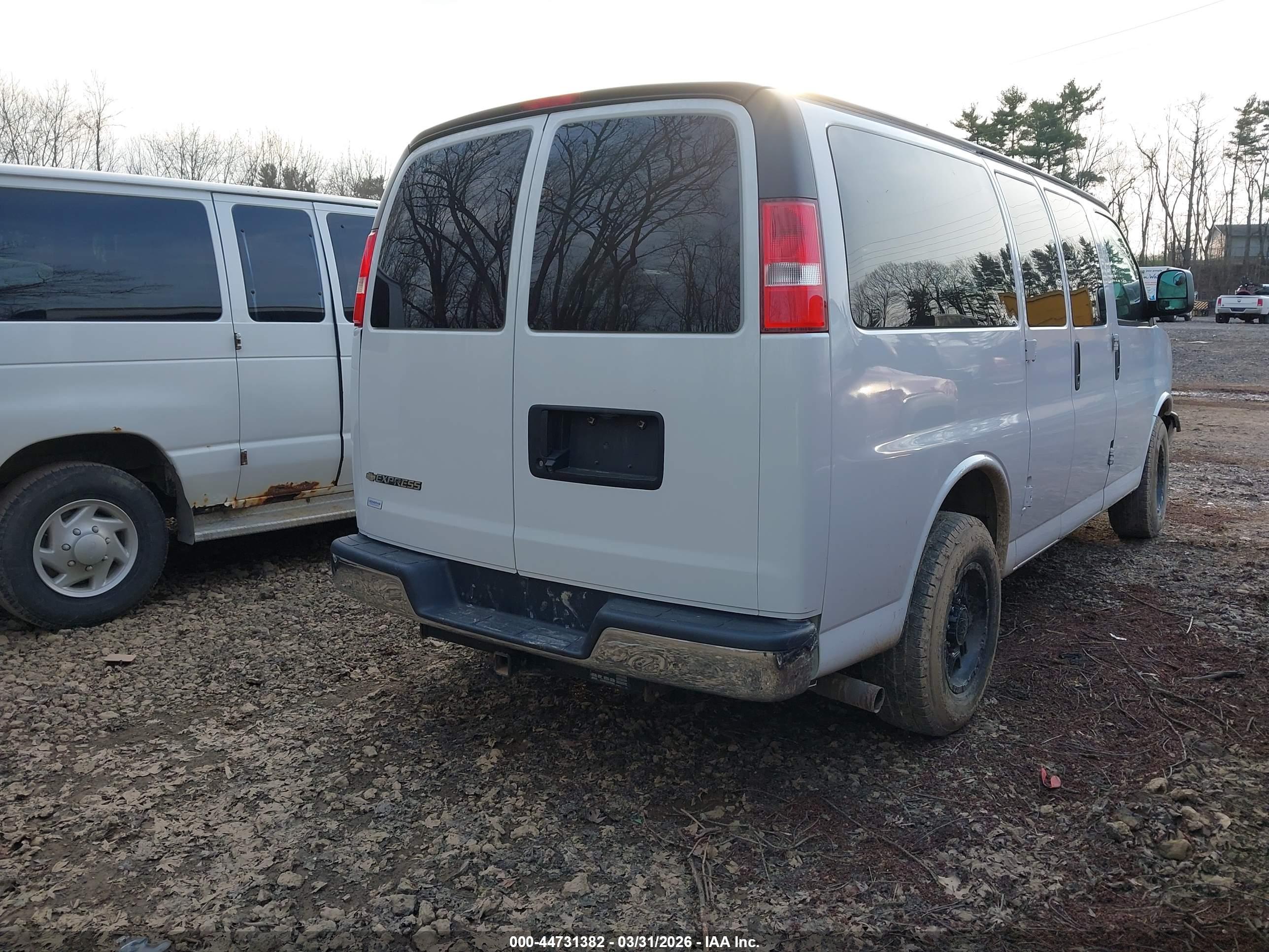 CHEVROLET EXPRESS image 4