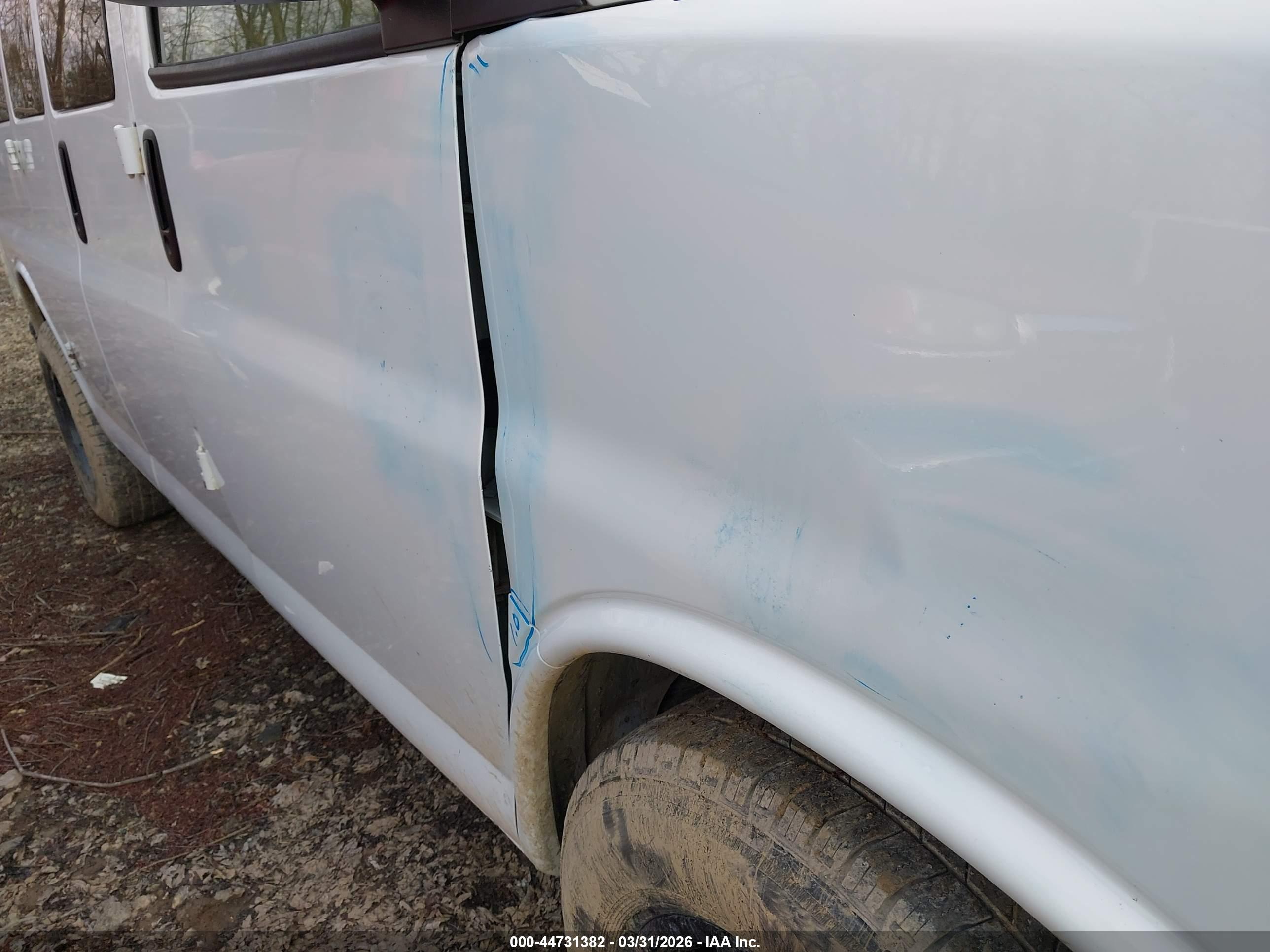 CHEVROLET EXPRESS image 6