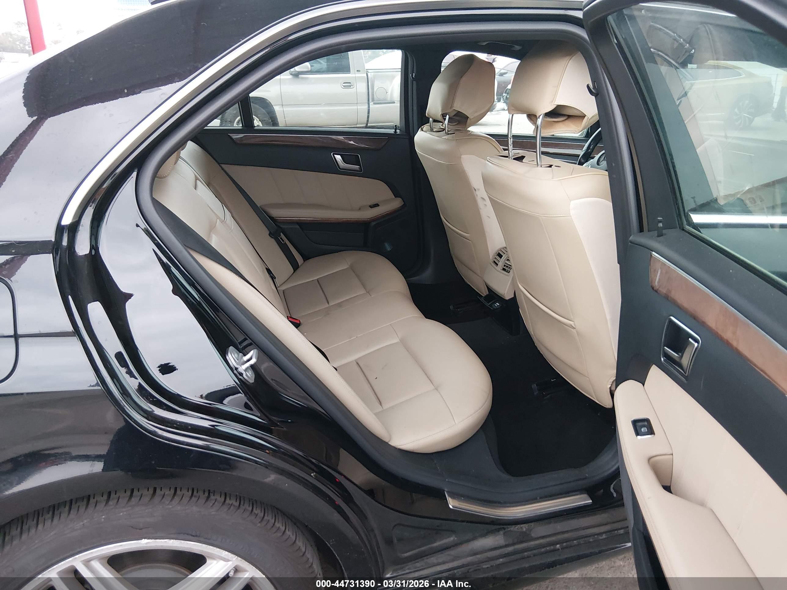 MERCEDES-BENZ E image 8
