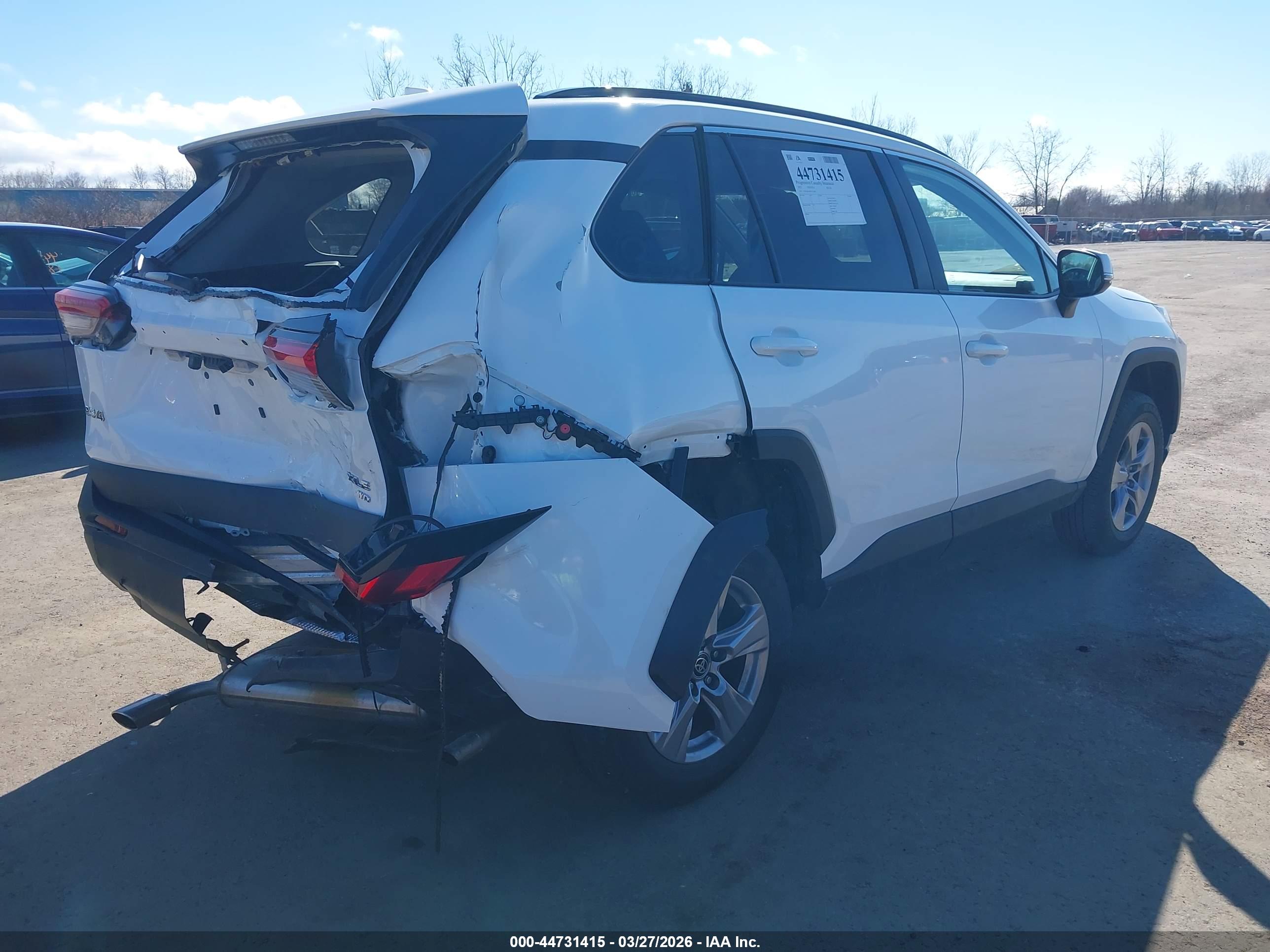 TOYOTA RAV4 image 4