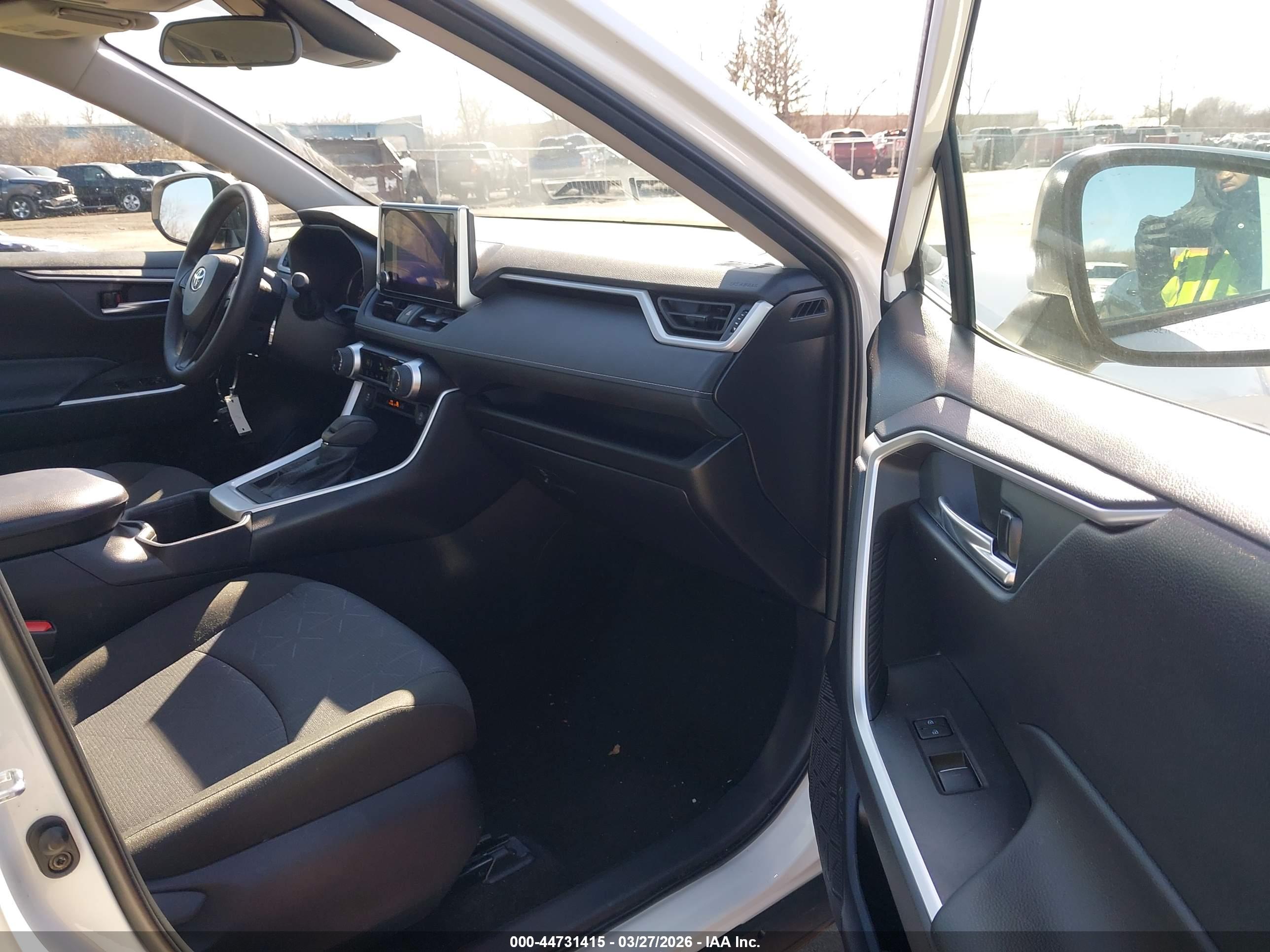 TOYOTA RAV4 image 5