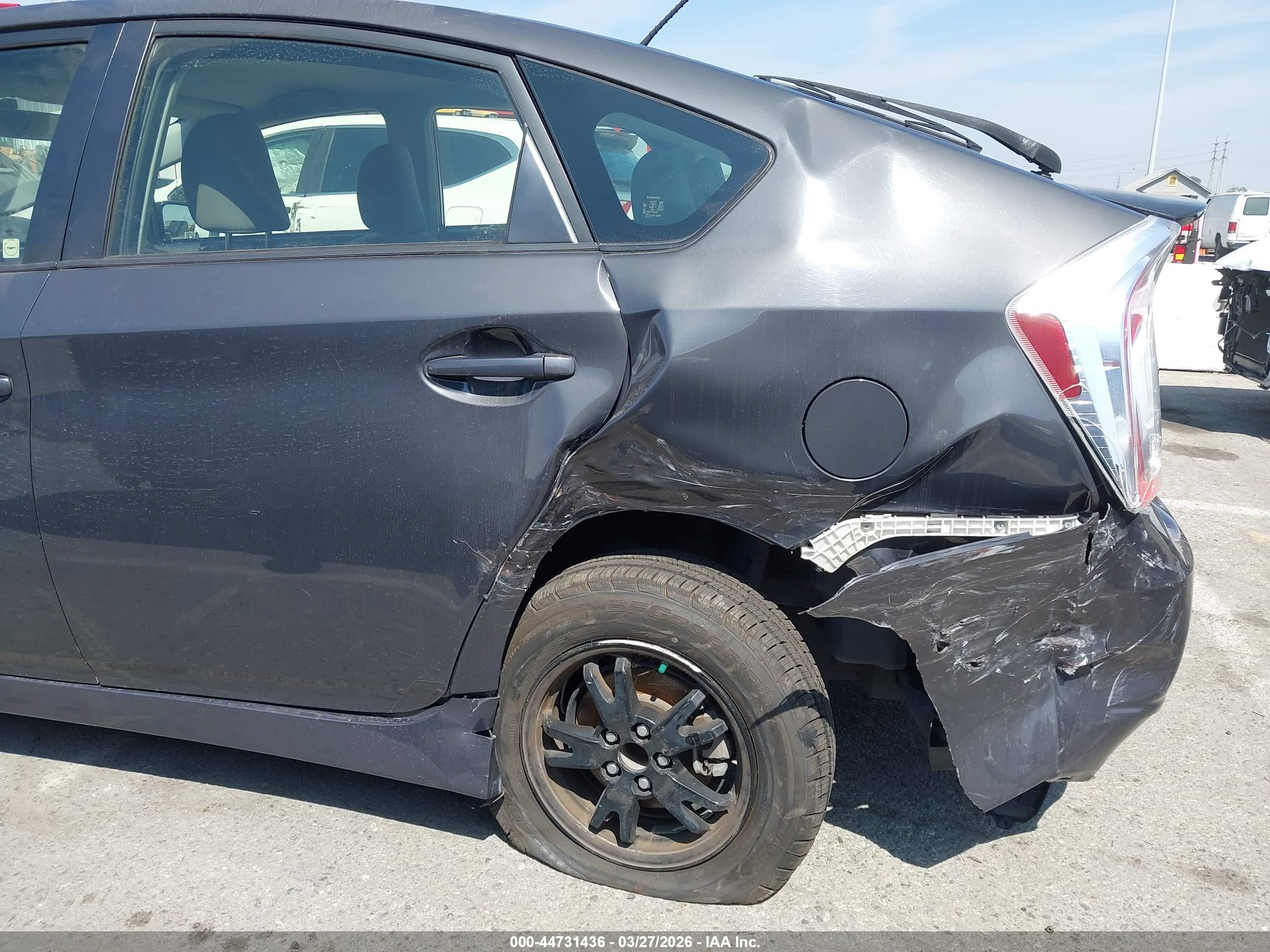 TOYOTA PRIUS image 6