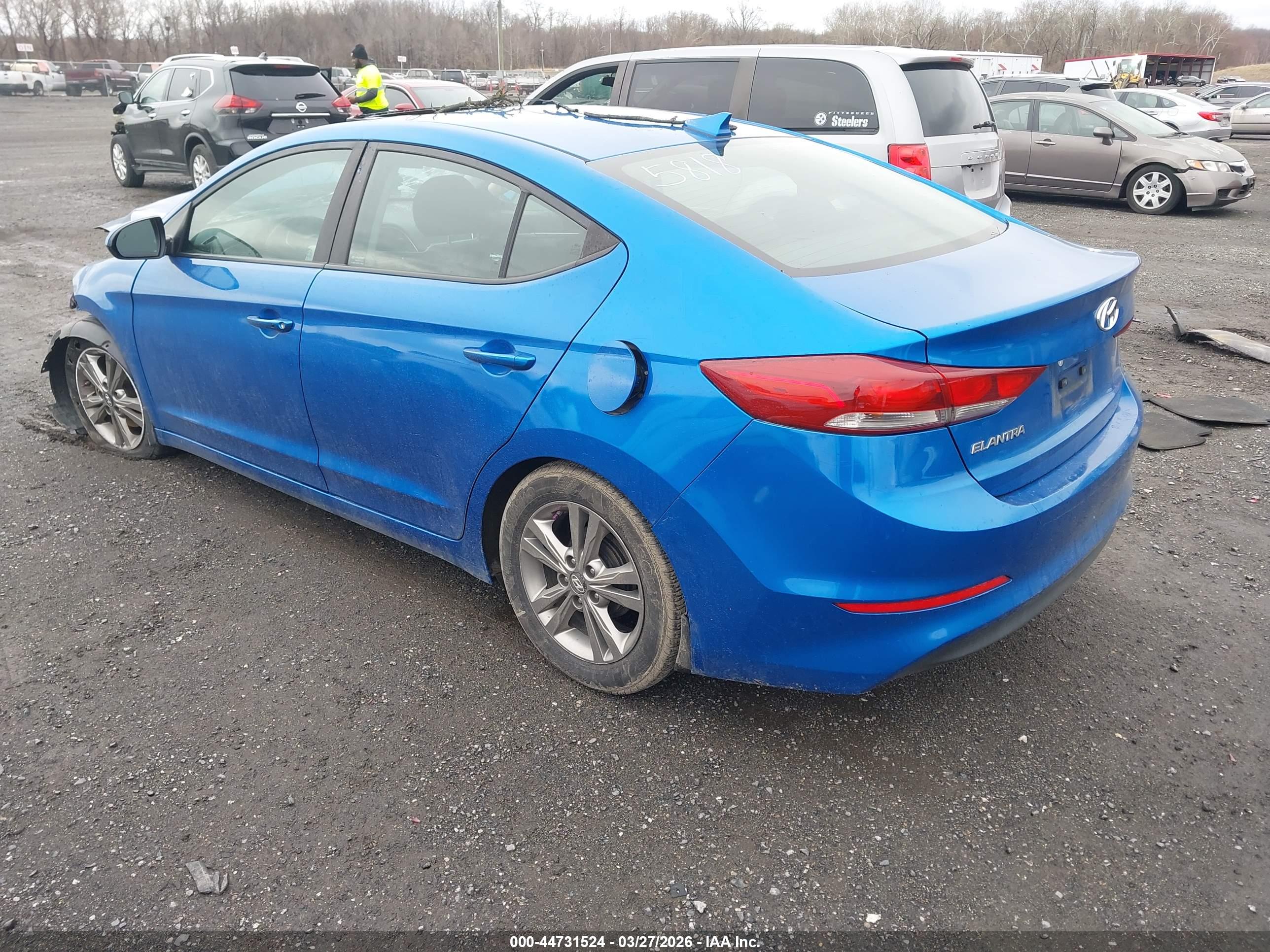 HYUNDAI ELANTRA image 3