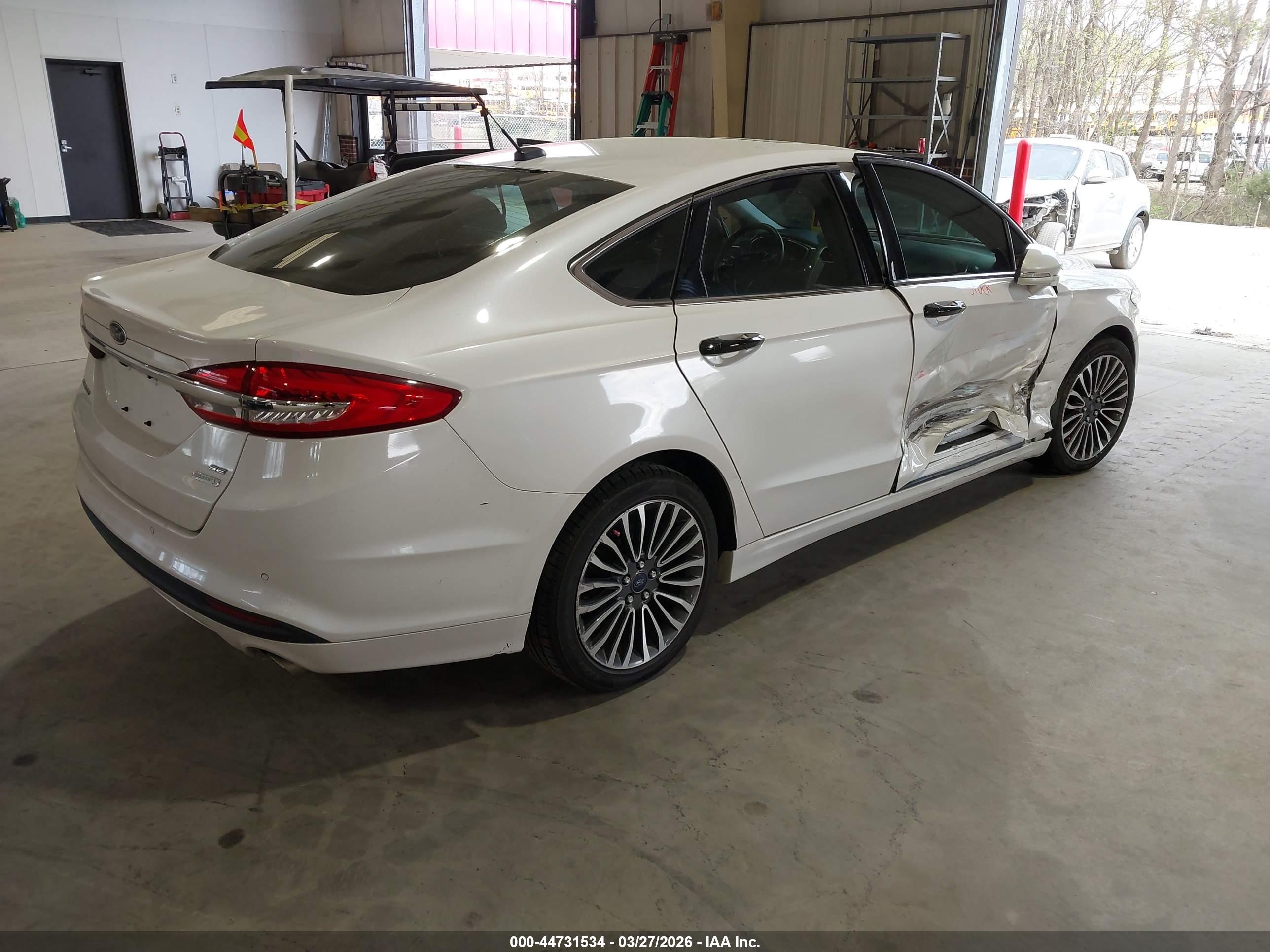 FORD FUSION image 4