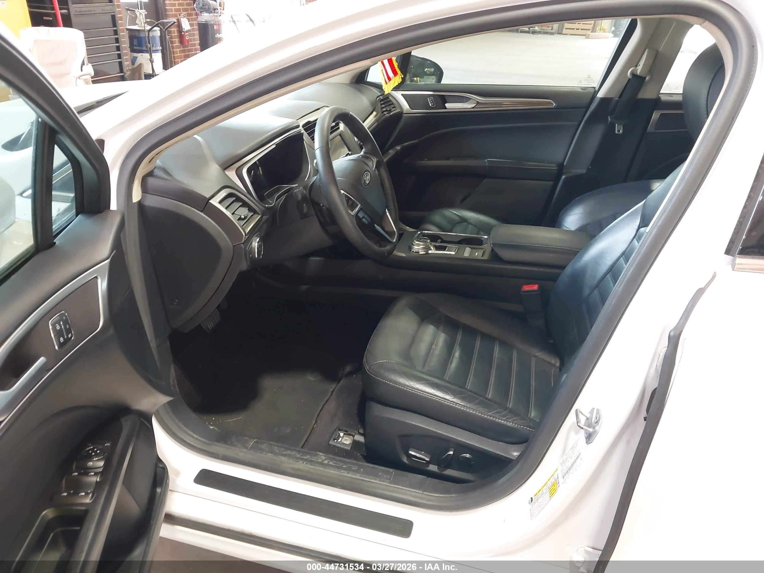 FORD FUSION image 5