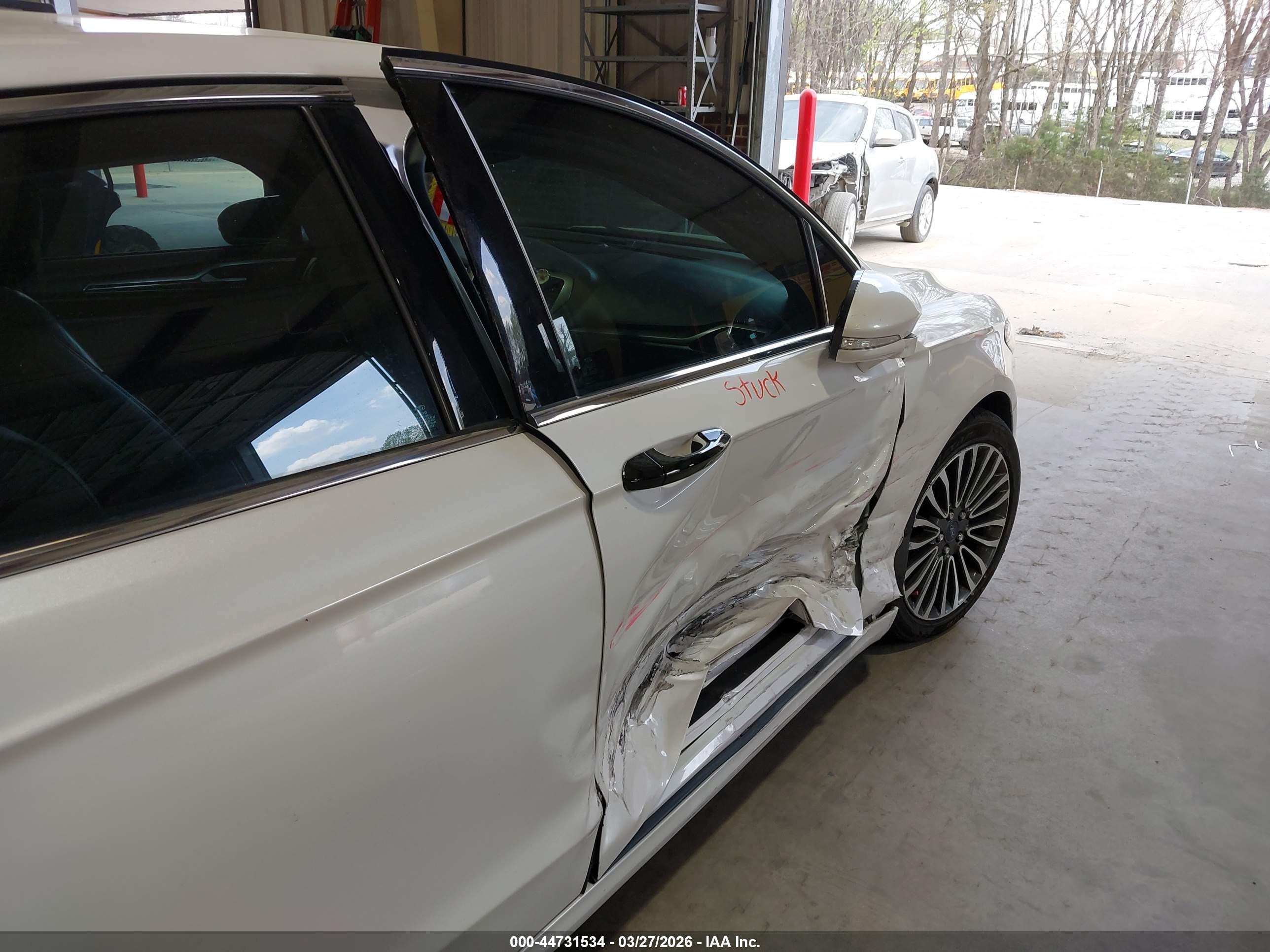FORD FUSION image 6