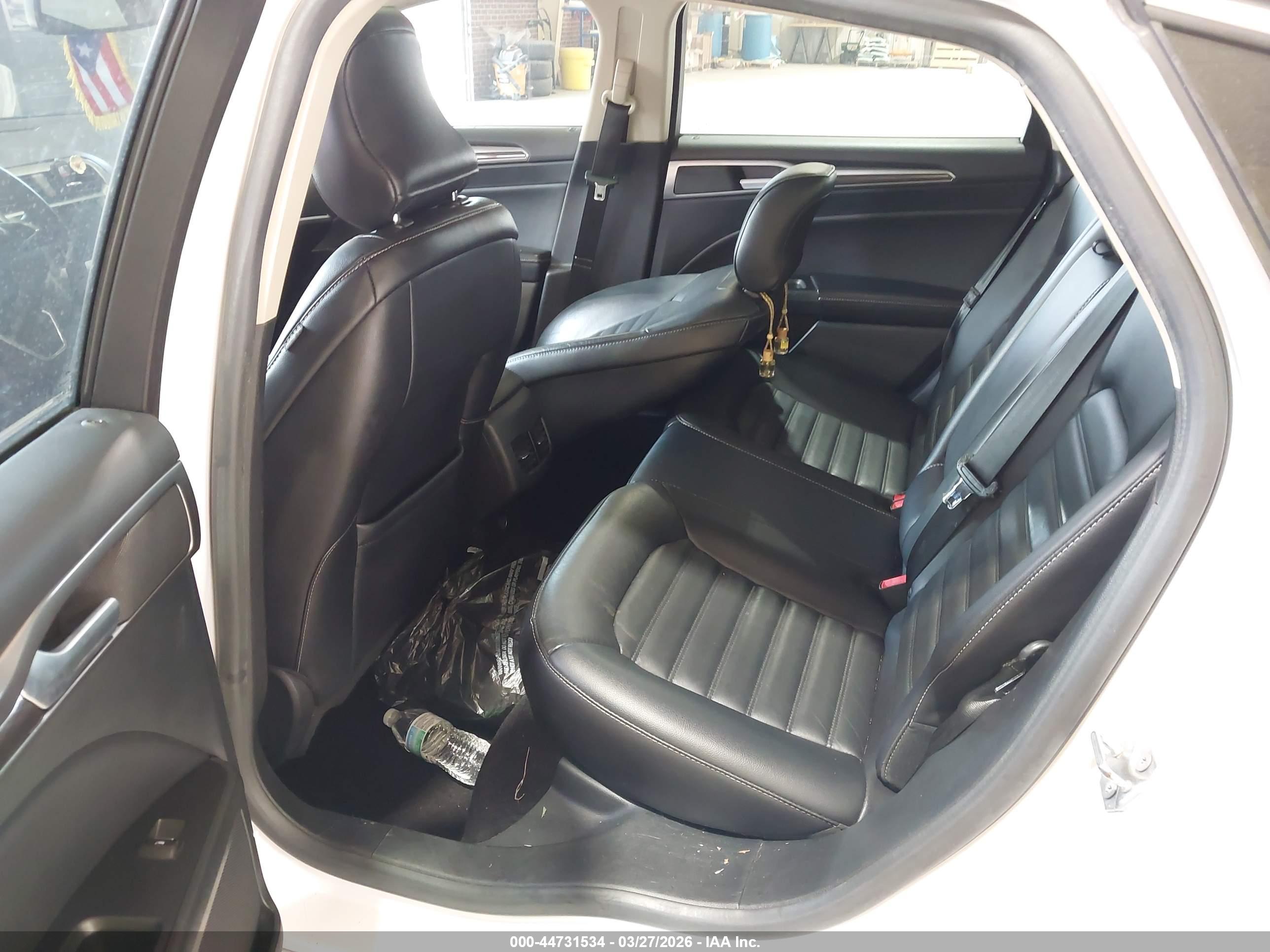 FORD FUSION image 8