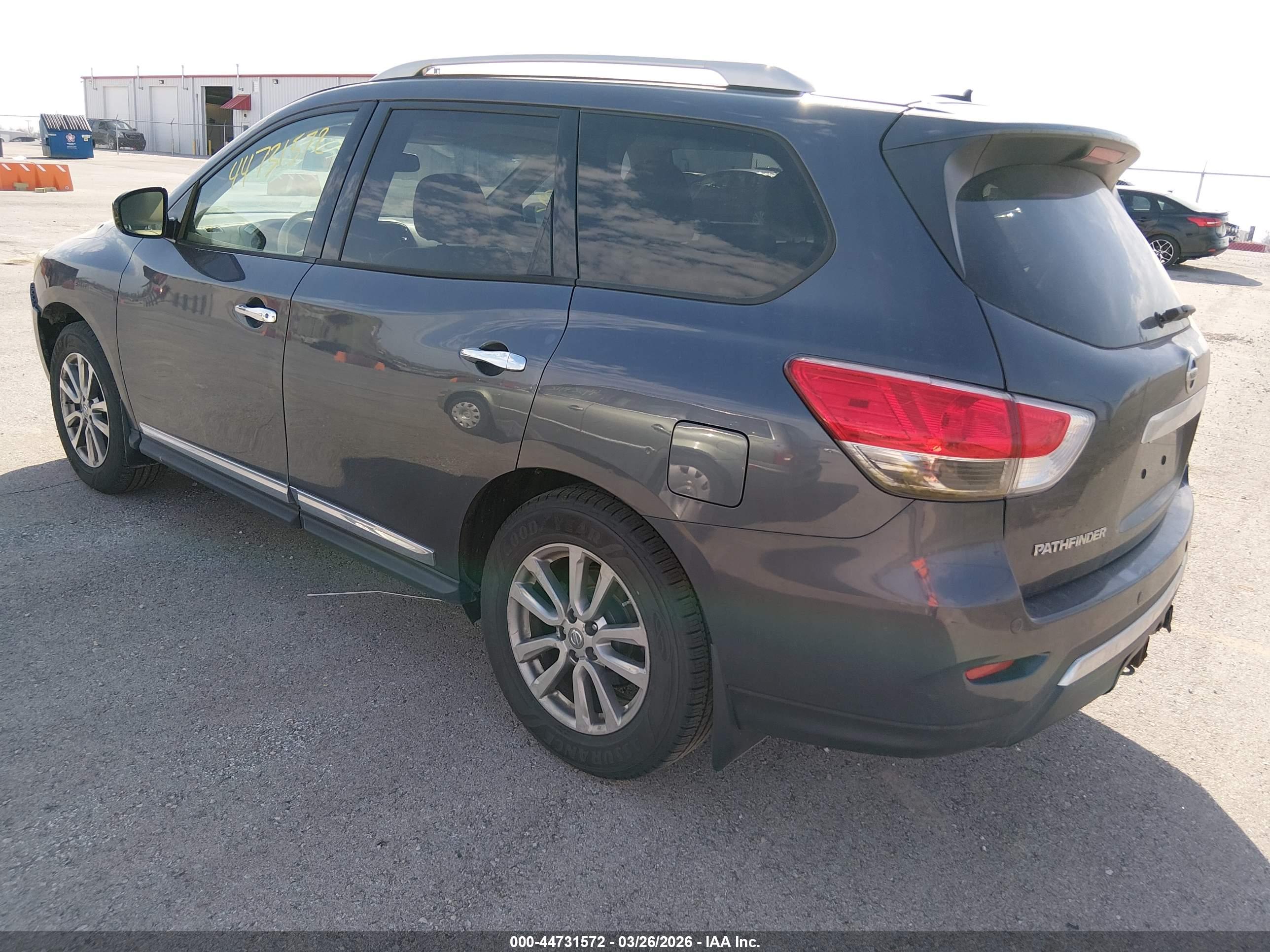 NISSAN PATHFINDER image 3