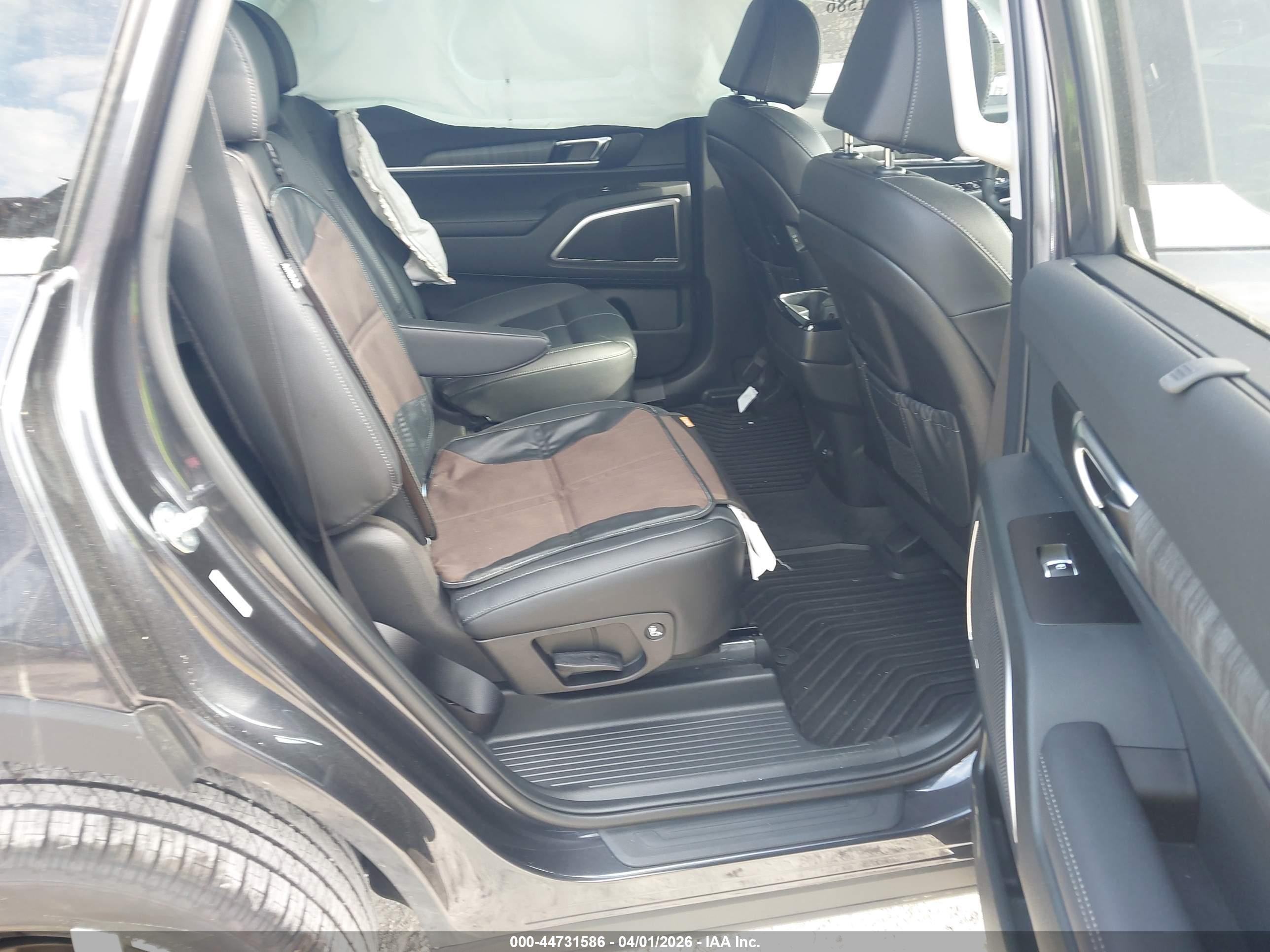 KIA TELLURIDE image 8