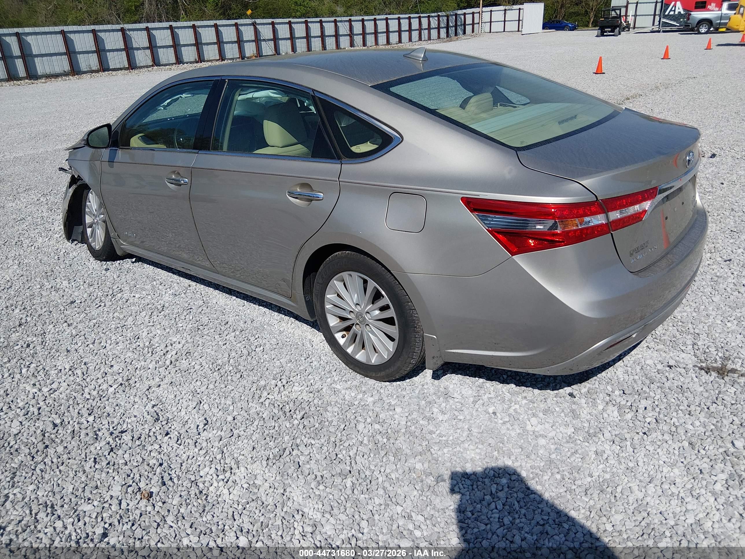 TOYOTA AVALON image 3