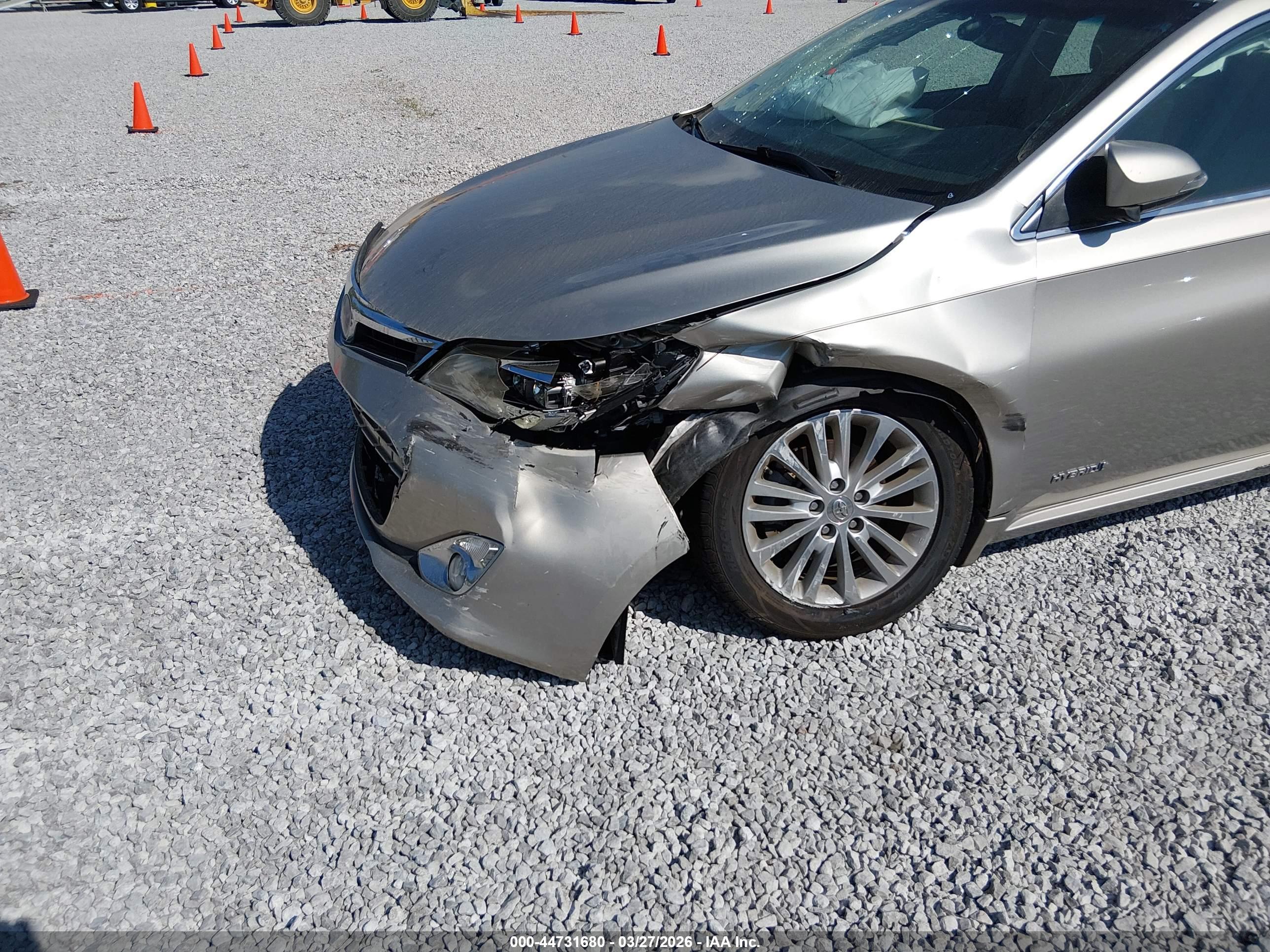 TOYOTA AVALON image 6