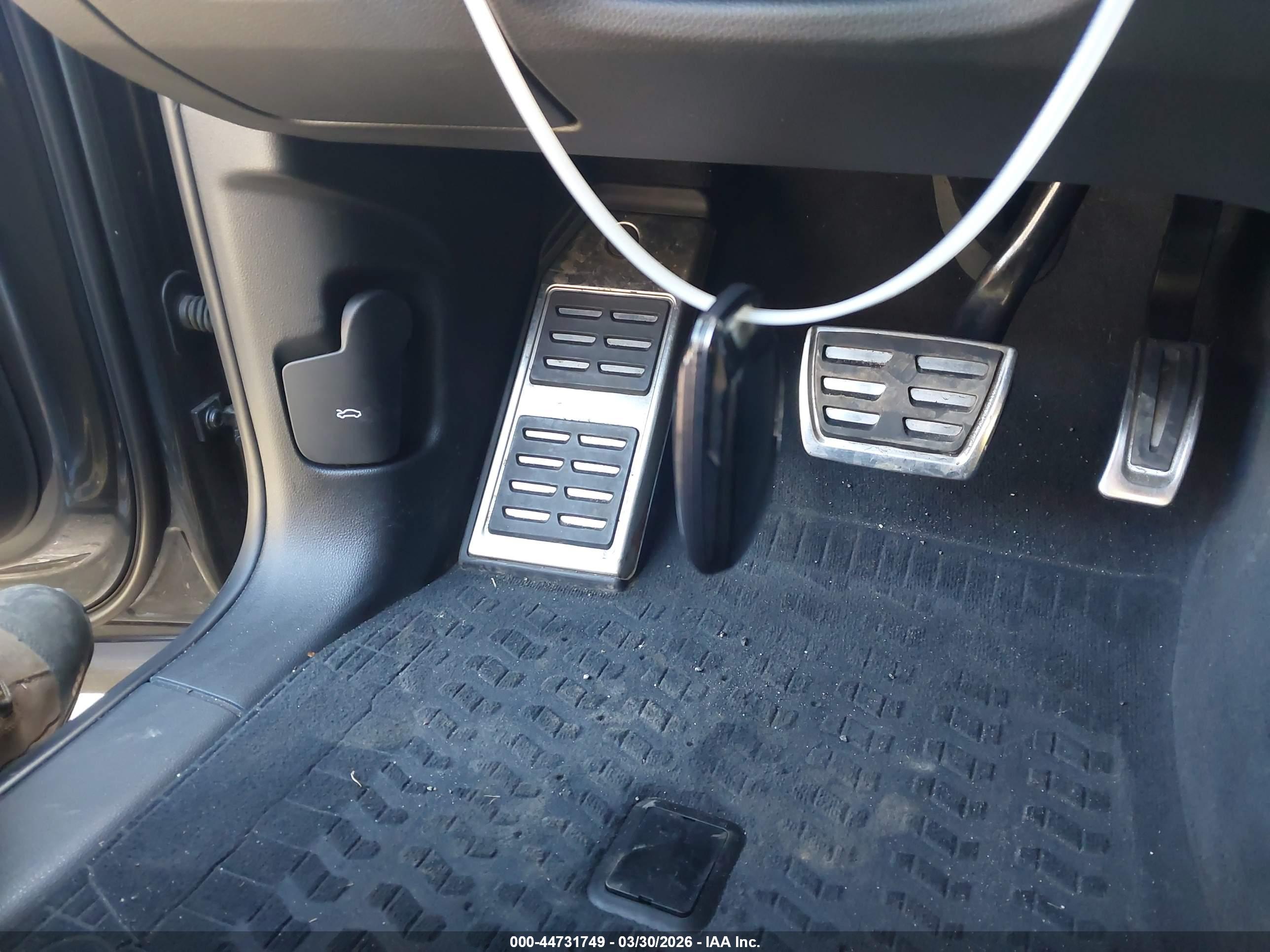 AUDI Q8 image 11