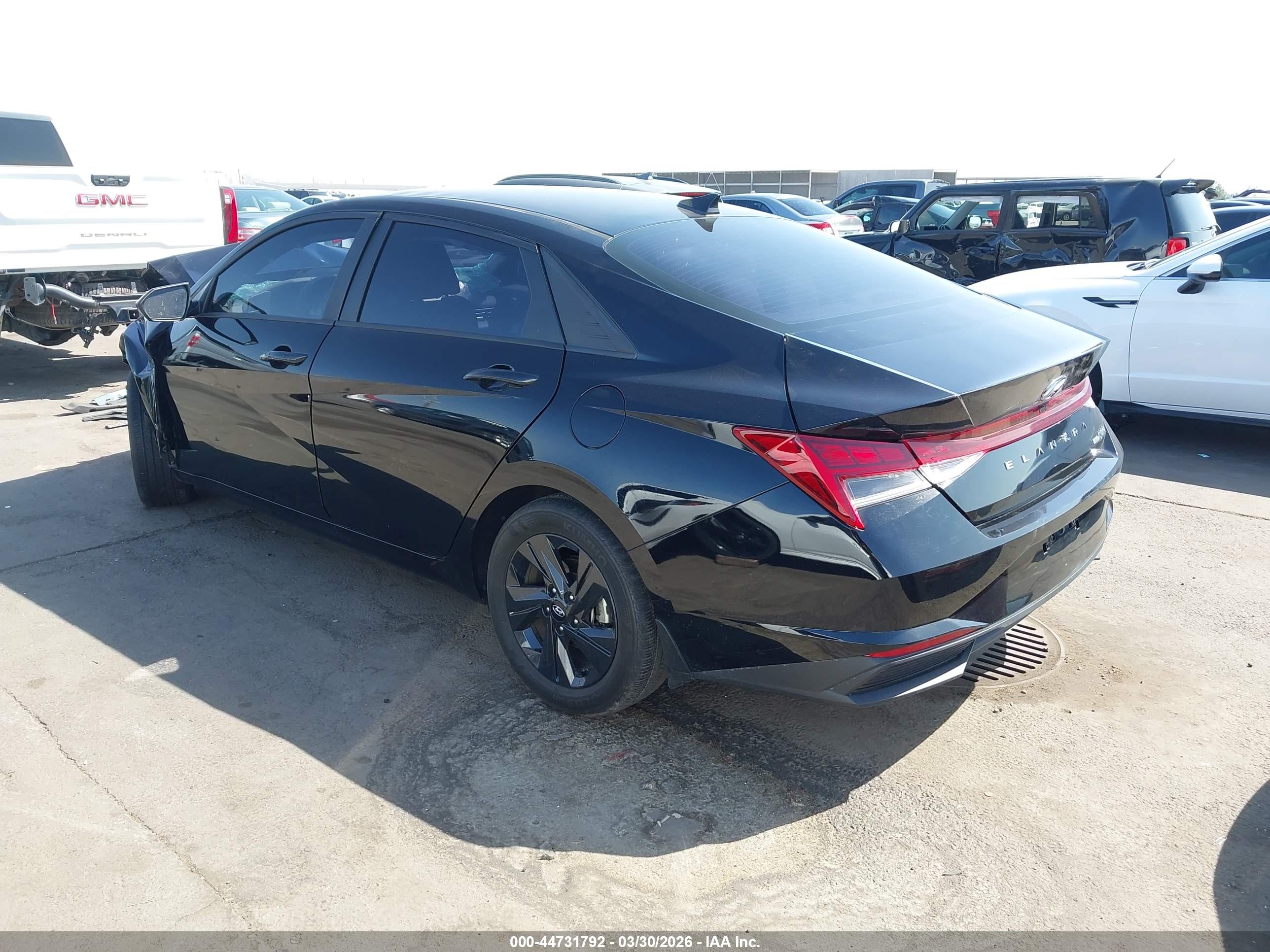 HYUNDAI ELANTRA image 3