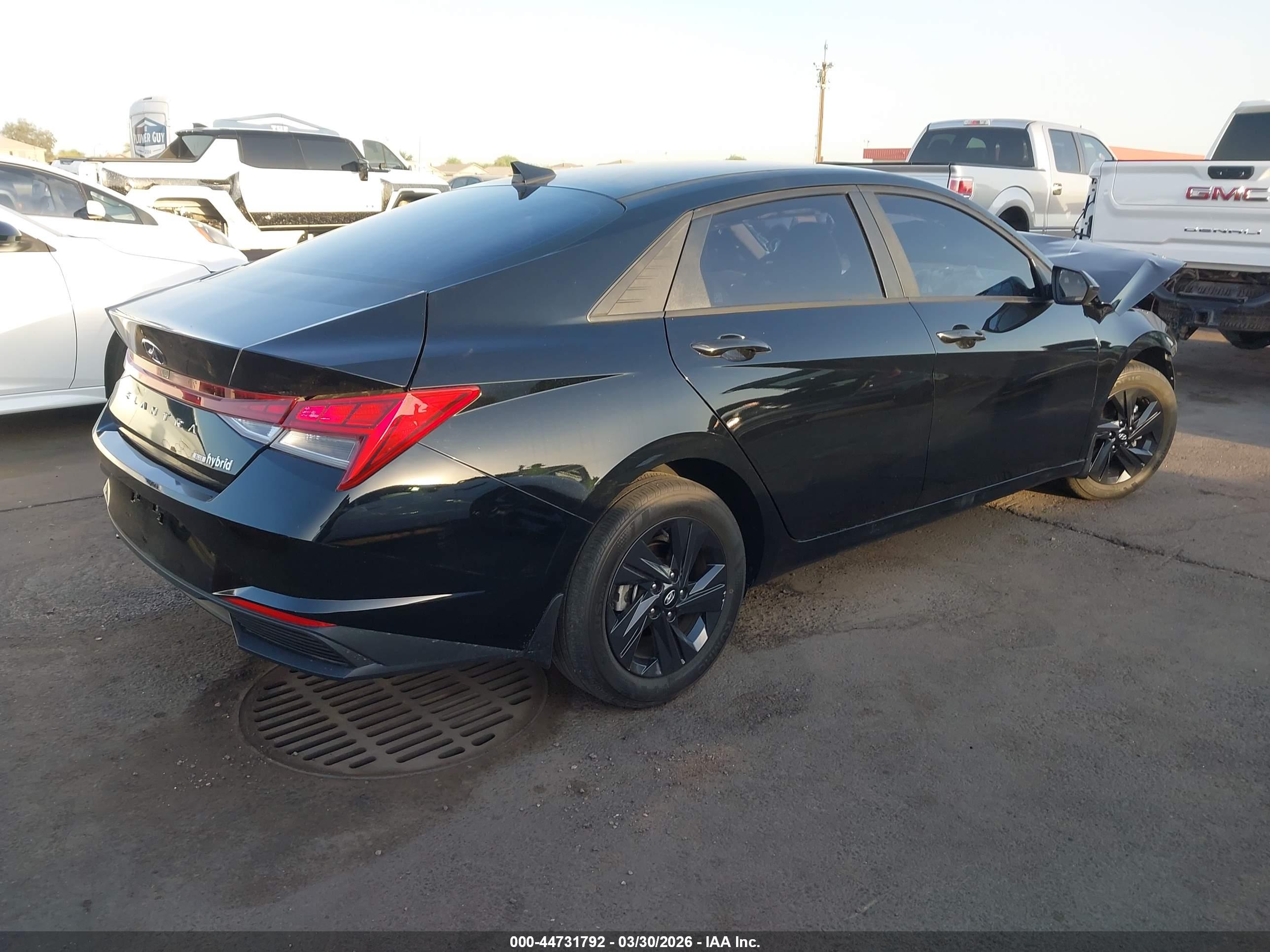 HYUNDAI ELANTRA image 4
