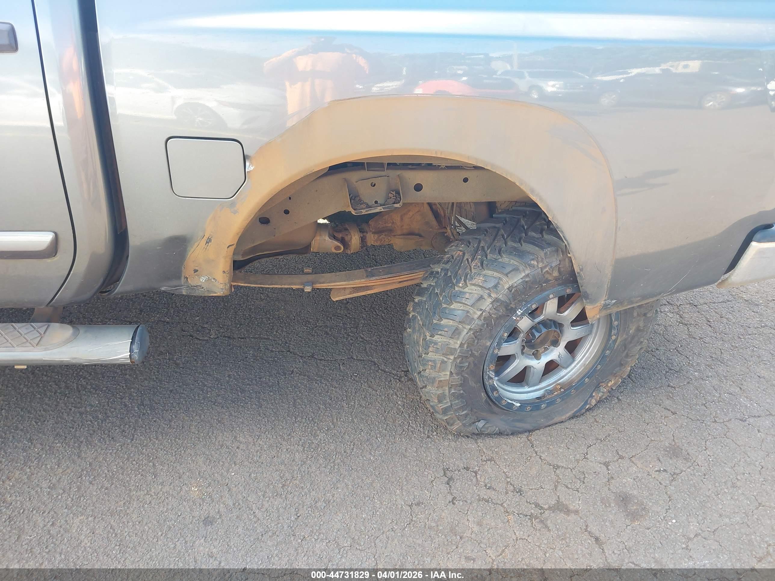 NISSAN TITAN image 6