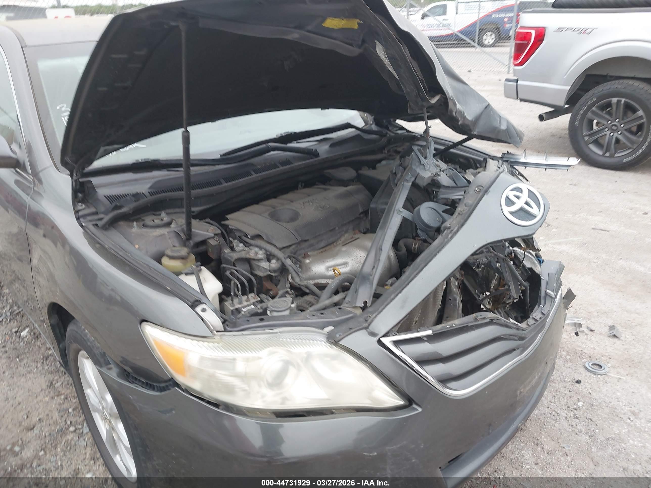 TOYOTA CAMRY image 6