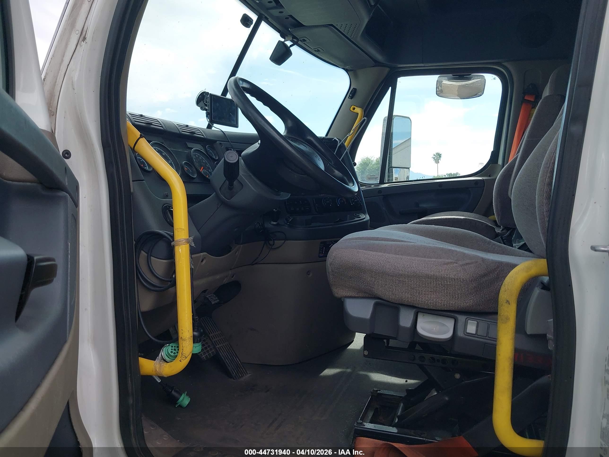 FREIGHTLINER CASCADIA image 8