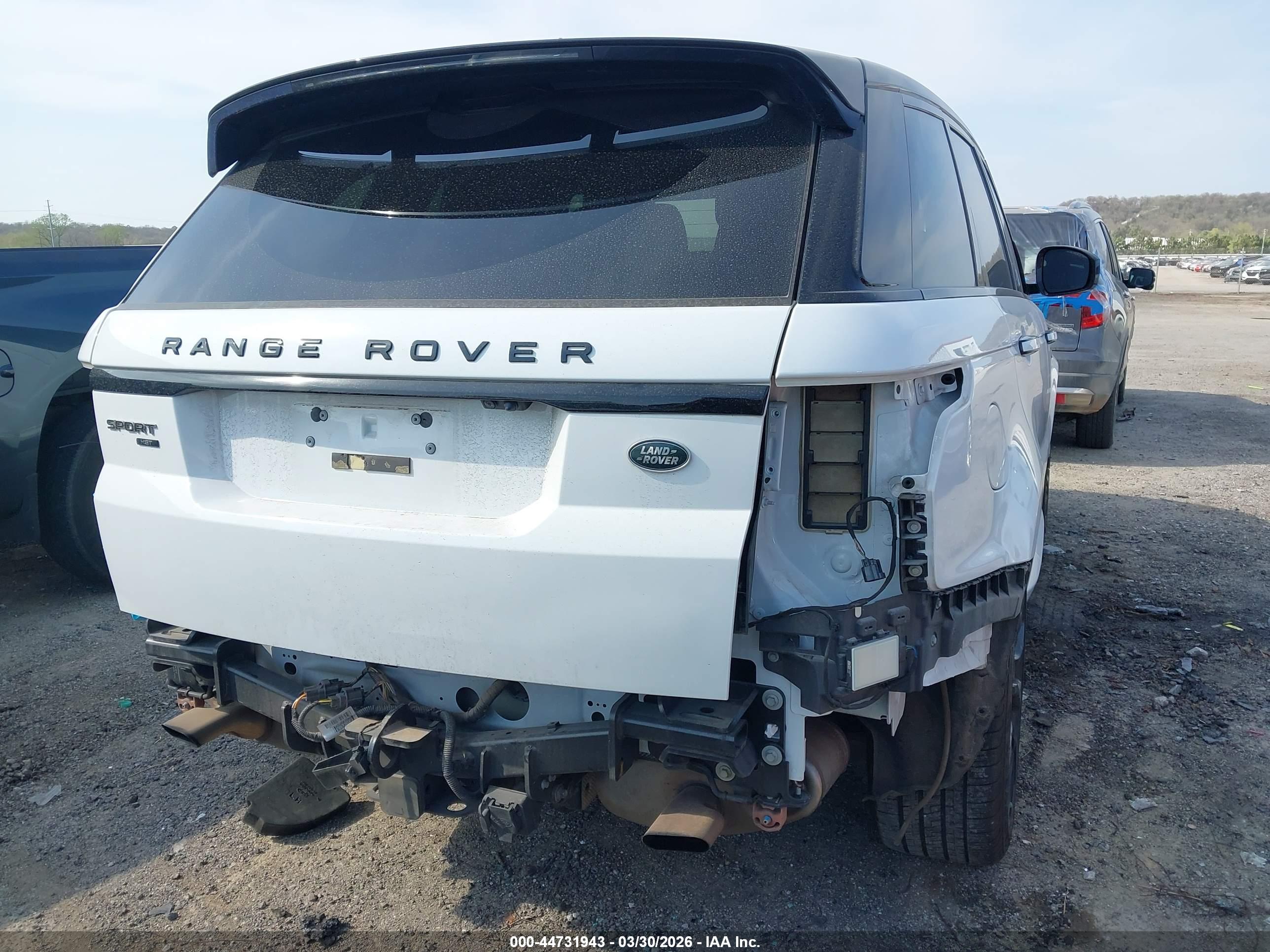 LAND ROVER image 6