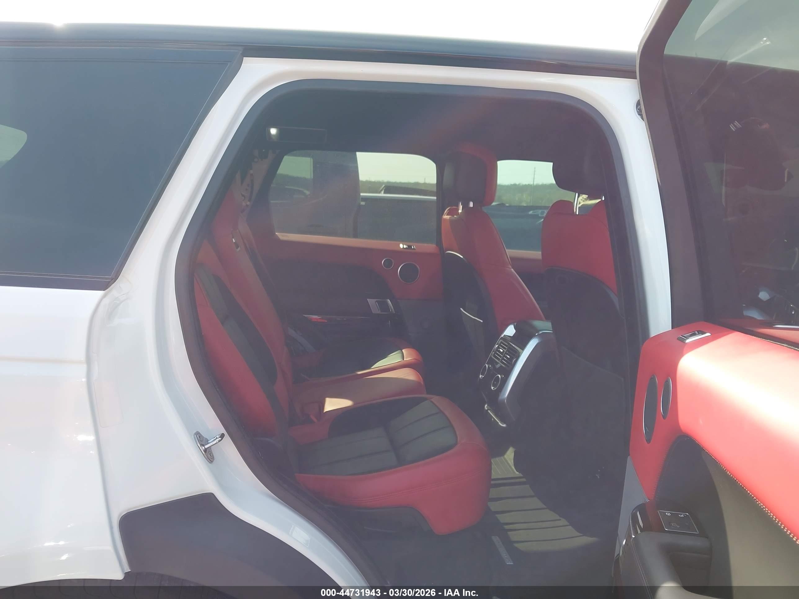 LAND ROVER image 8