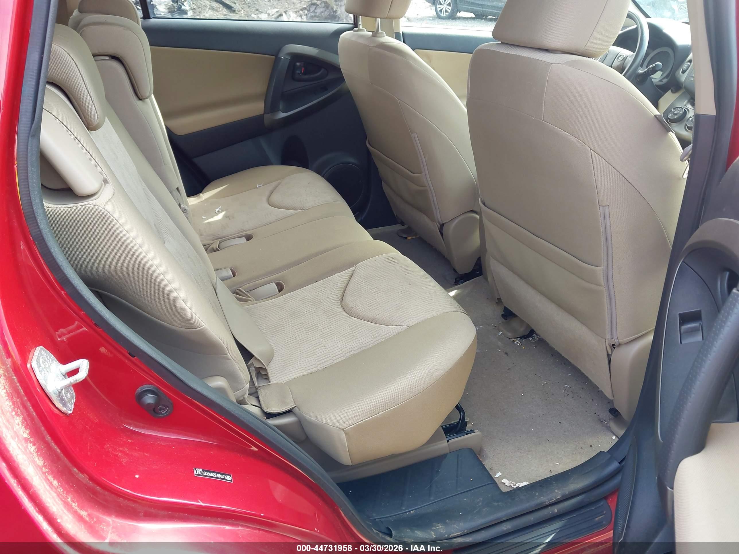 TOYOTA RAV4 image 8