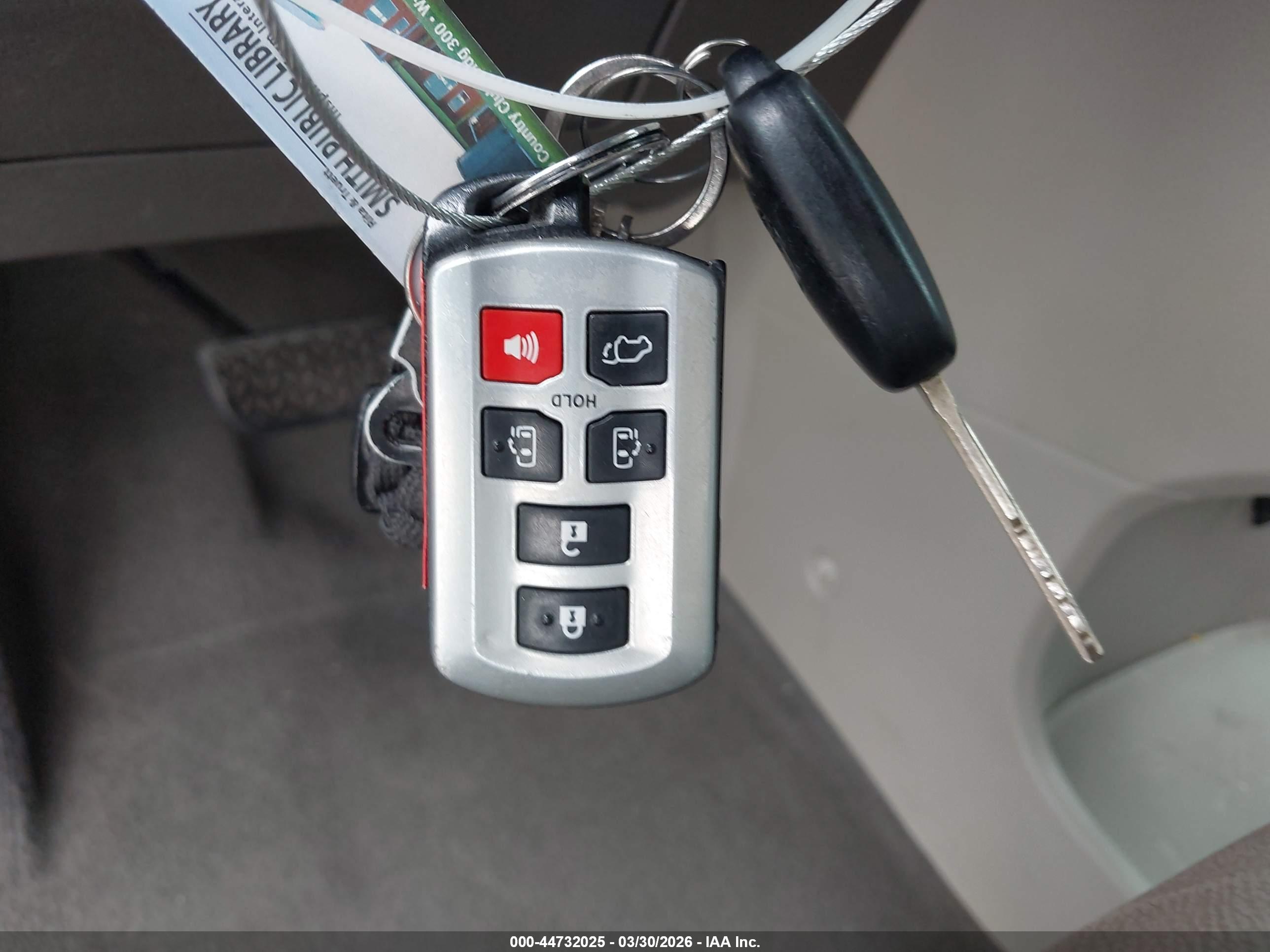 TOYOTA SIENNA image 11
